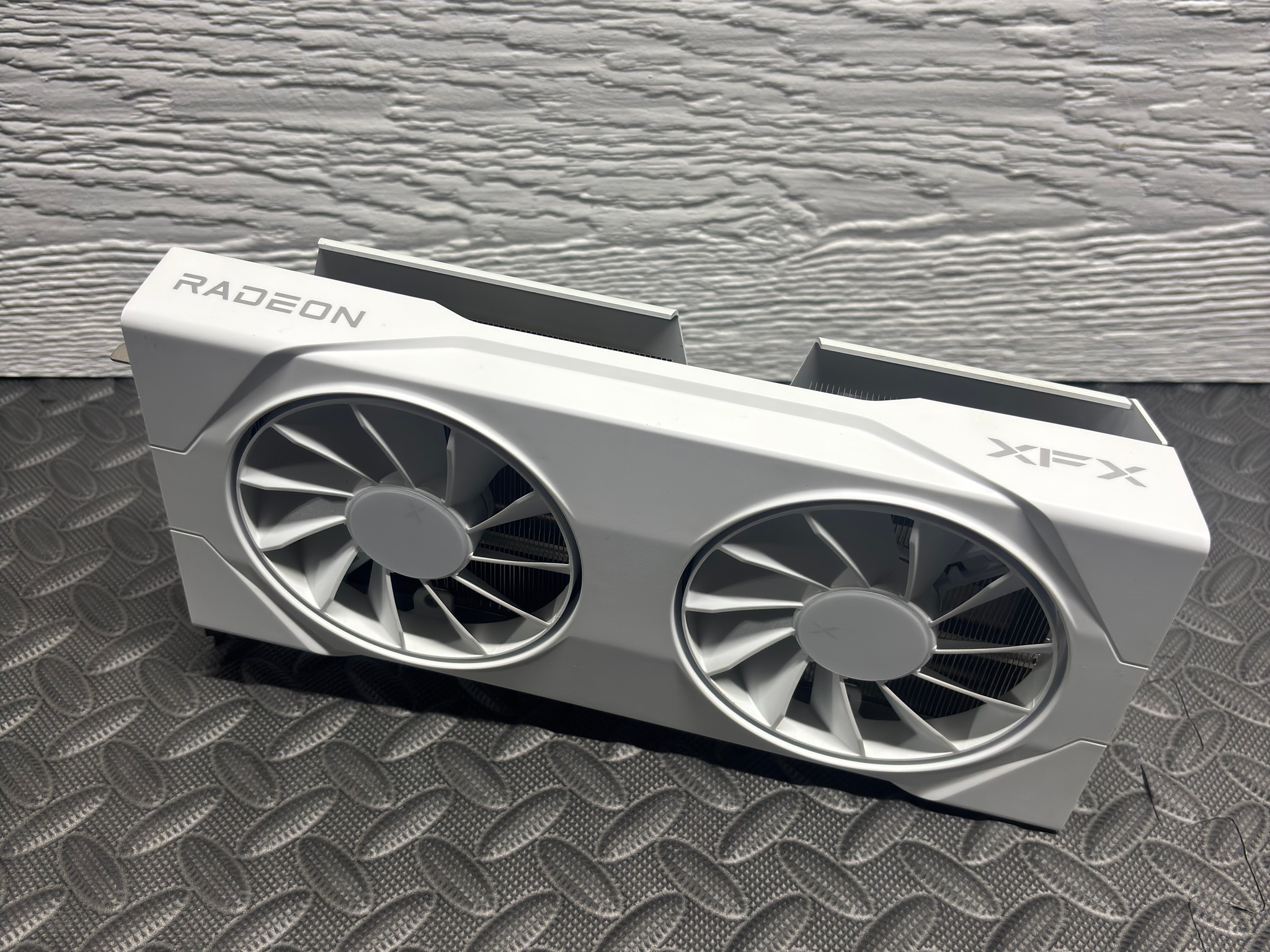 XFX Radeon RX 9060 XT Swift OC White 8GB Tested Working