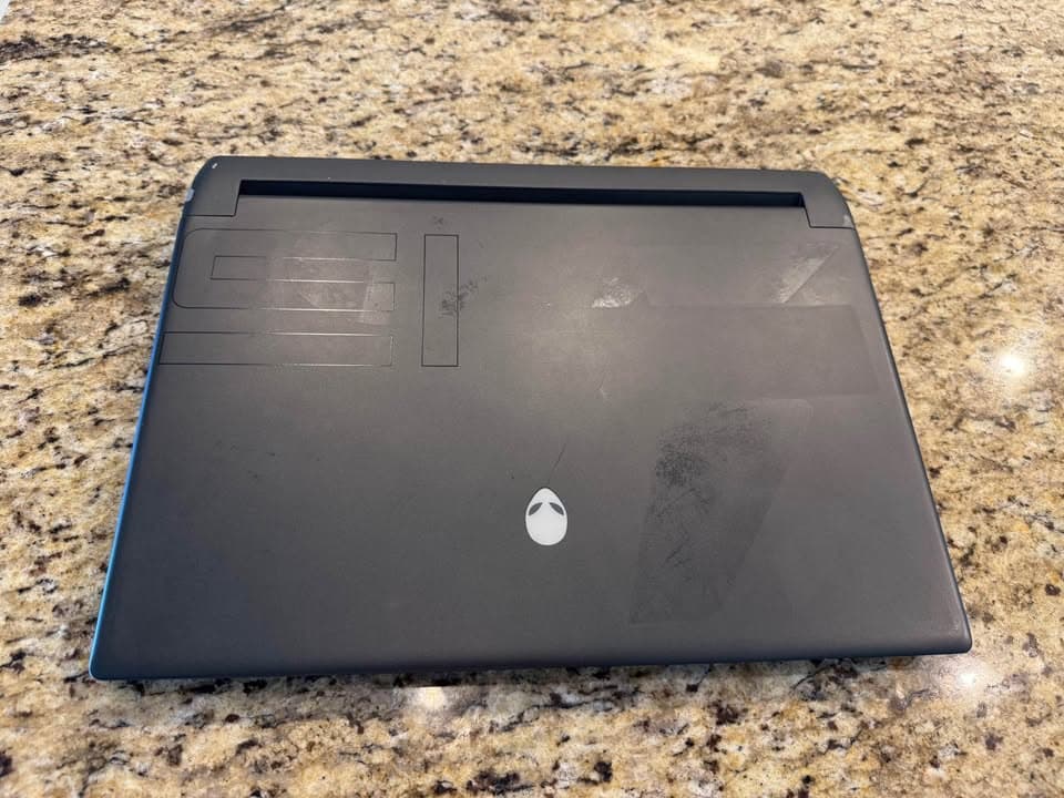 Alienware M15 R5 - Ryzen 7 5800H - RTX 3070 - 32GB RAM - 1TB SSD