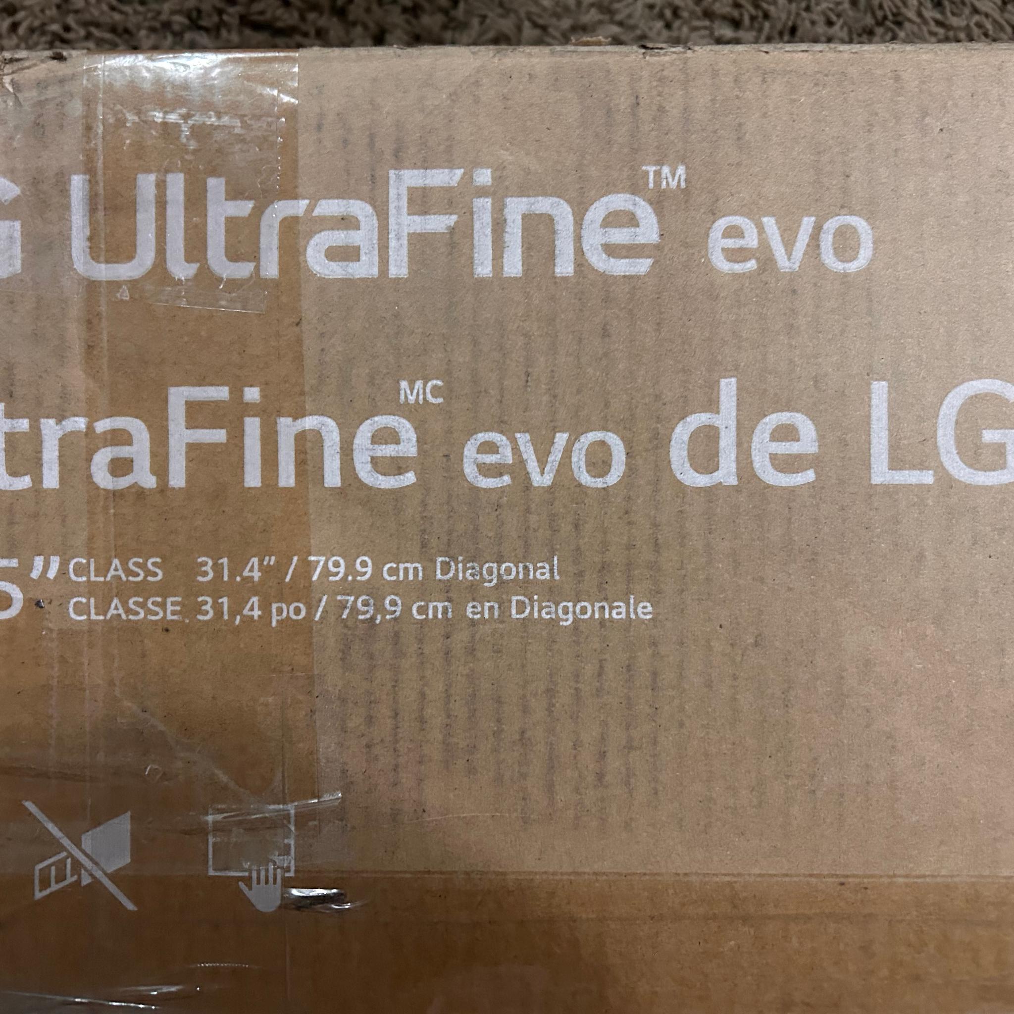 LG UltraFine evo 32" Worlds First TB5-6K(6144x3456) NANO-IPS-Black Thunderbolt-5 Monitor (32U990A-S)