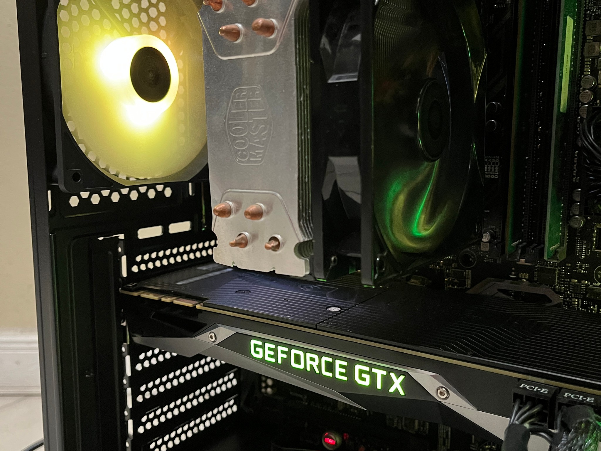 🟠🔥NVIDIA GTX 1080 Ti, Intel i7-7700, 12GB RAM, 1.2 TB Storage, High FPS Custom RGB Gaming PC