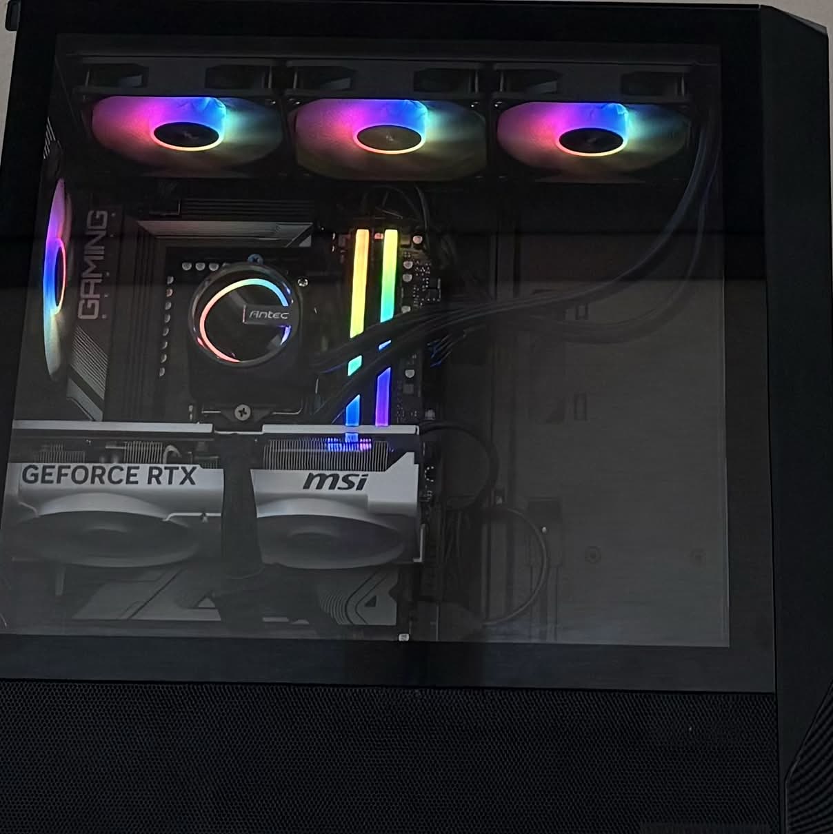 Black PC build made for 1440p Gaming