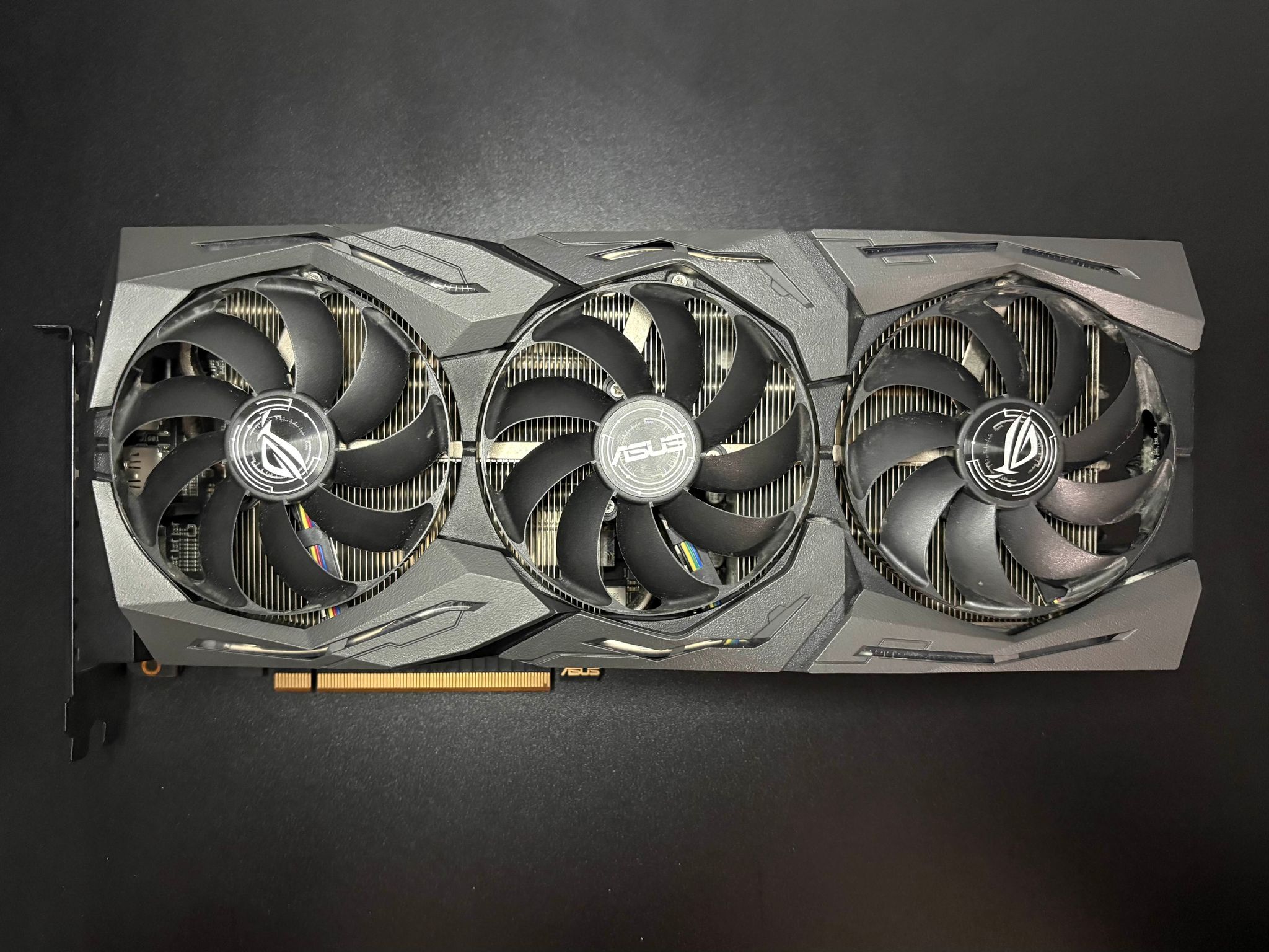 ROG STRIX RX 5700 XT GAMING OC (Cosmetic Issues)