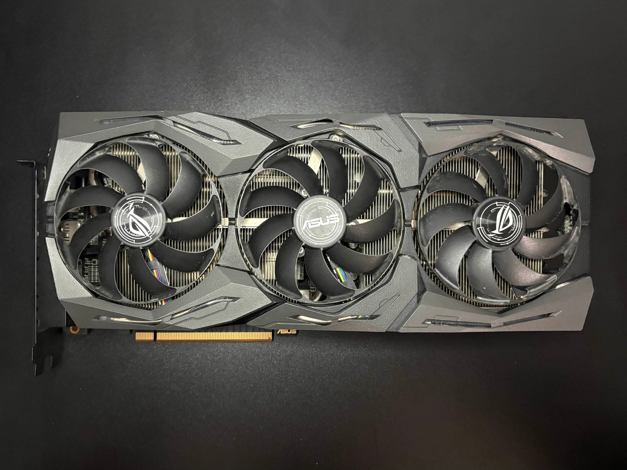 ROG STRIX RX 5700 XT GAMING OC (Cosmetic Issues)