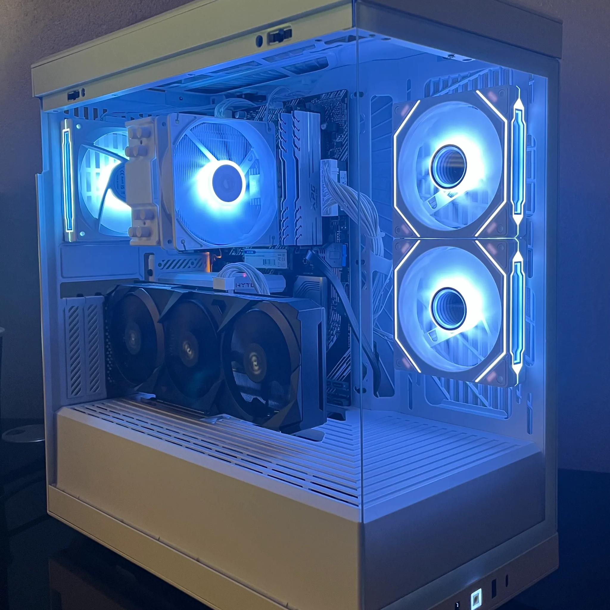 HYTE Y40| RTX 3060 12GB| I5 10400| 16GB DDR4