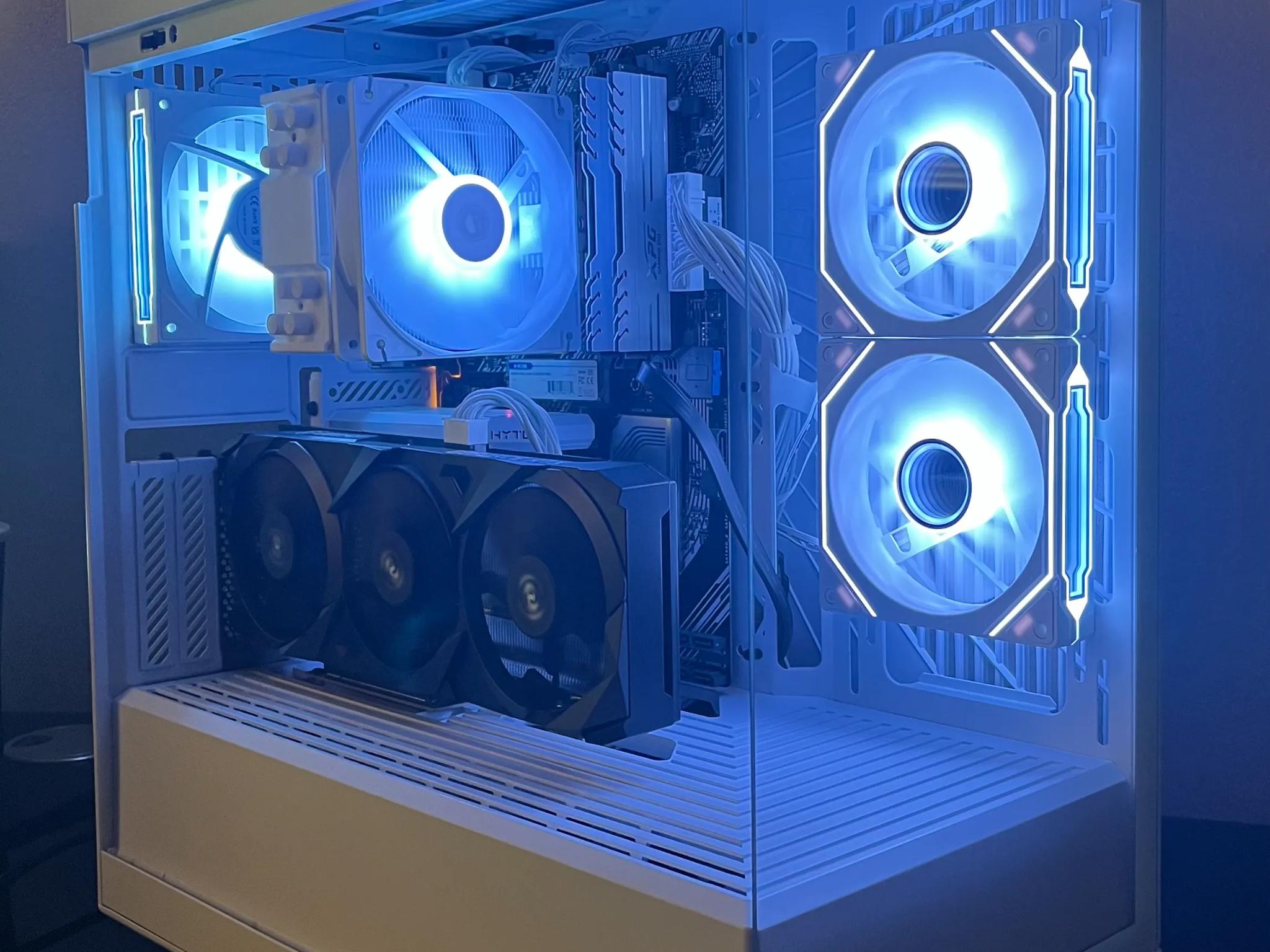 HYTE Y40| RTX 3060 12GB| I5 10400| 16GB DDR4