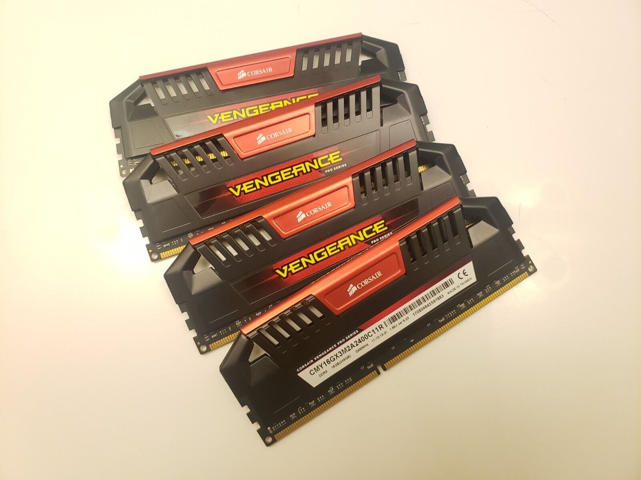 MSI 970A GAMING PRO CARBON AM3+ Including 32GB Corsair 2400 MHz Ram