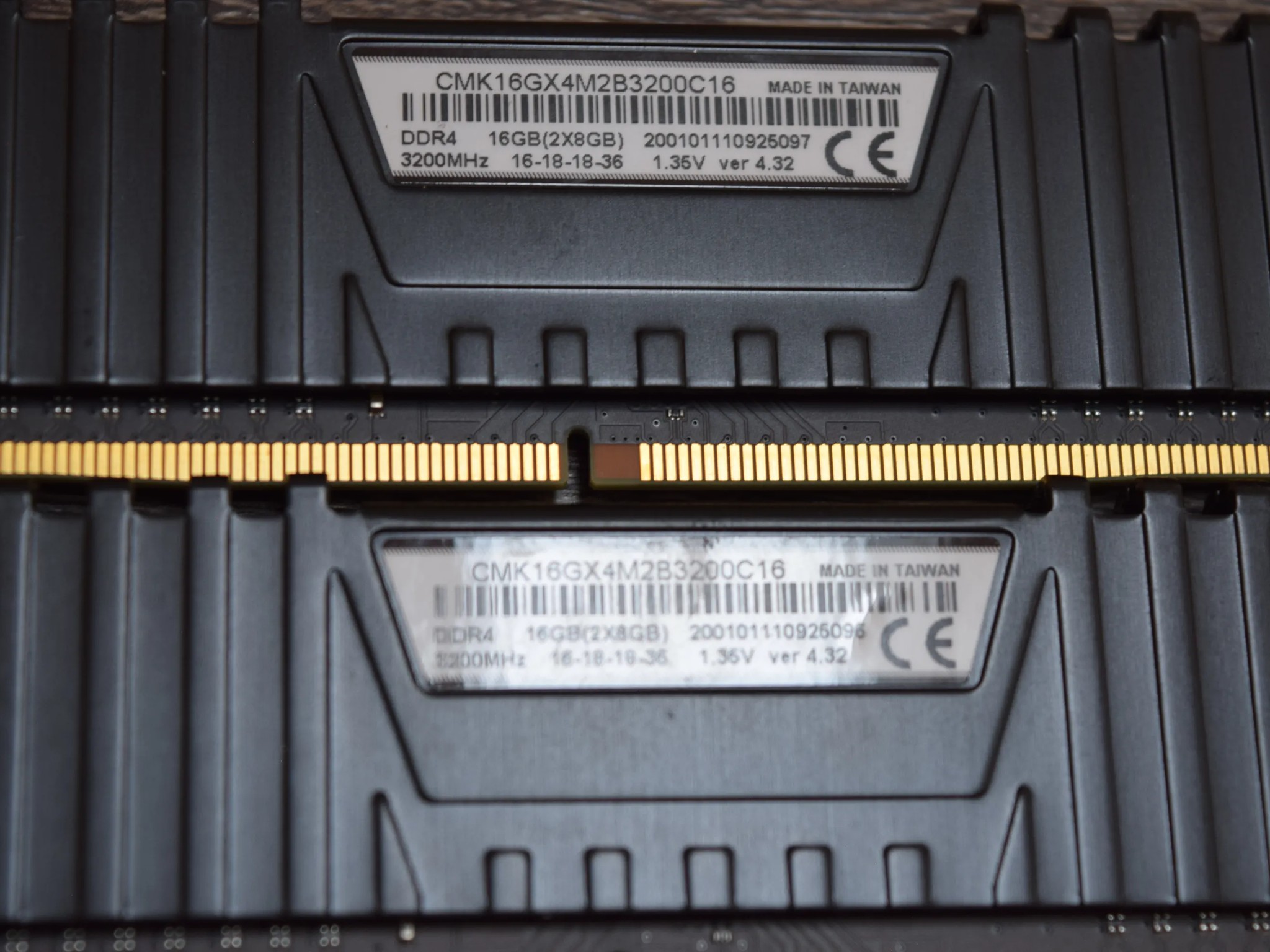 *USED* Corsair VENGEANCE® LPX 32GB (4 x 8GB) DDR4 DRAM 3200MHz CMK16GX4M2B3200C16