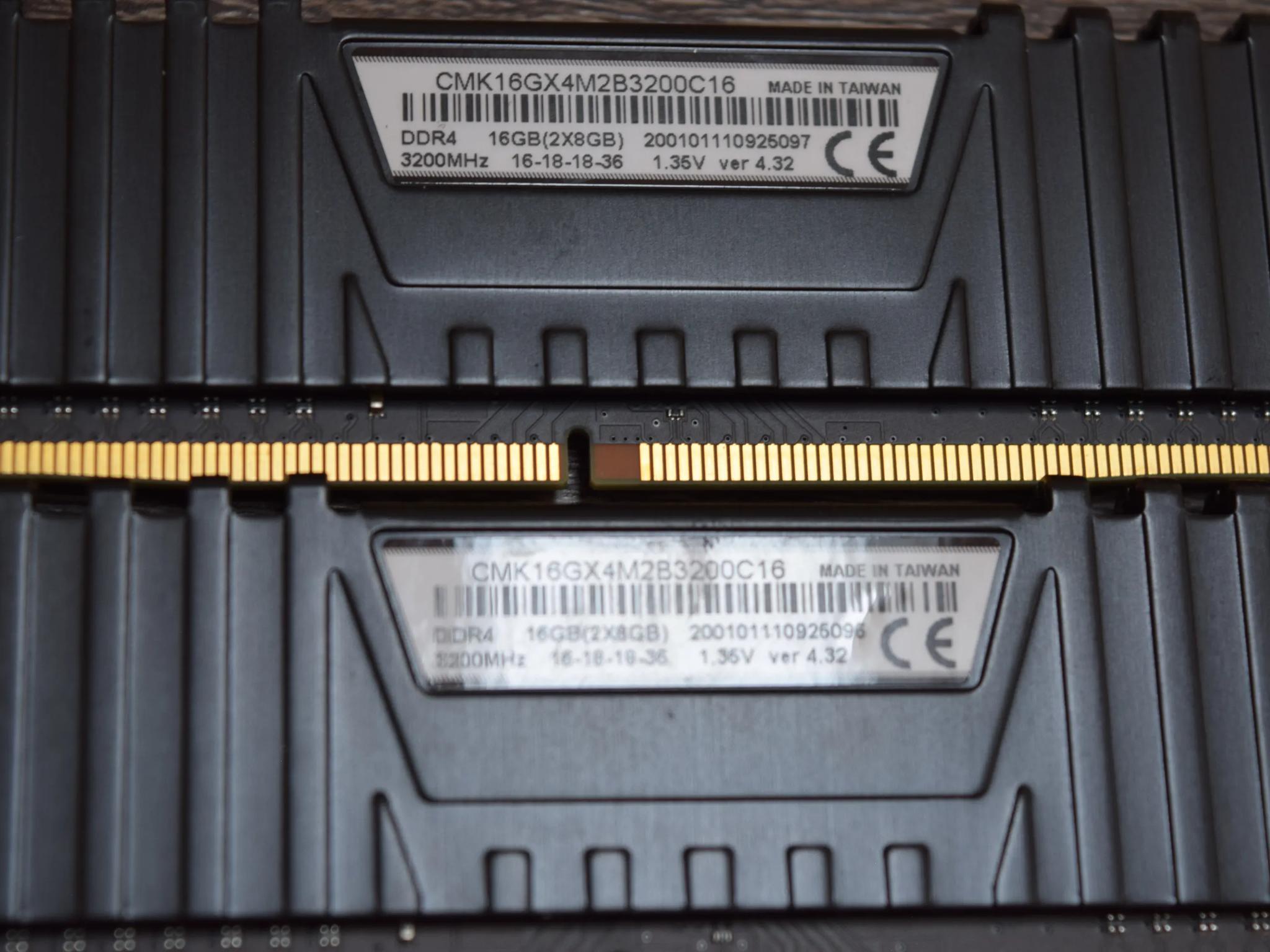 *USED* Corsair VENGEANCE® LPX 32GB (4 x 8GB) DDR4 DRAM 3200MHz CMK16GX4M2B3200C16