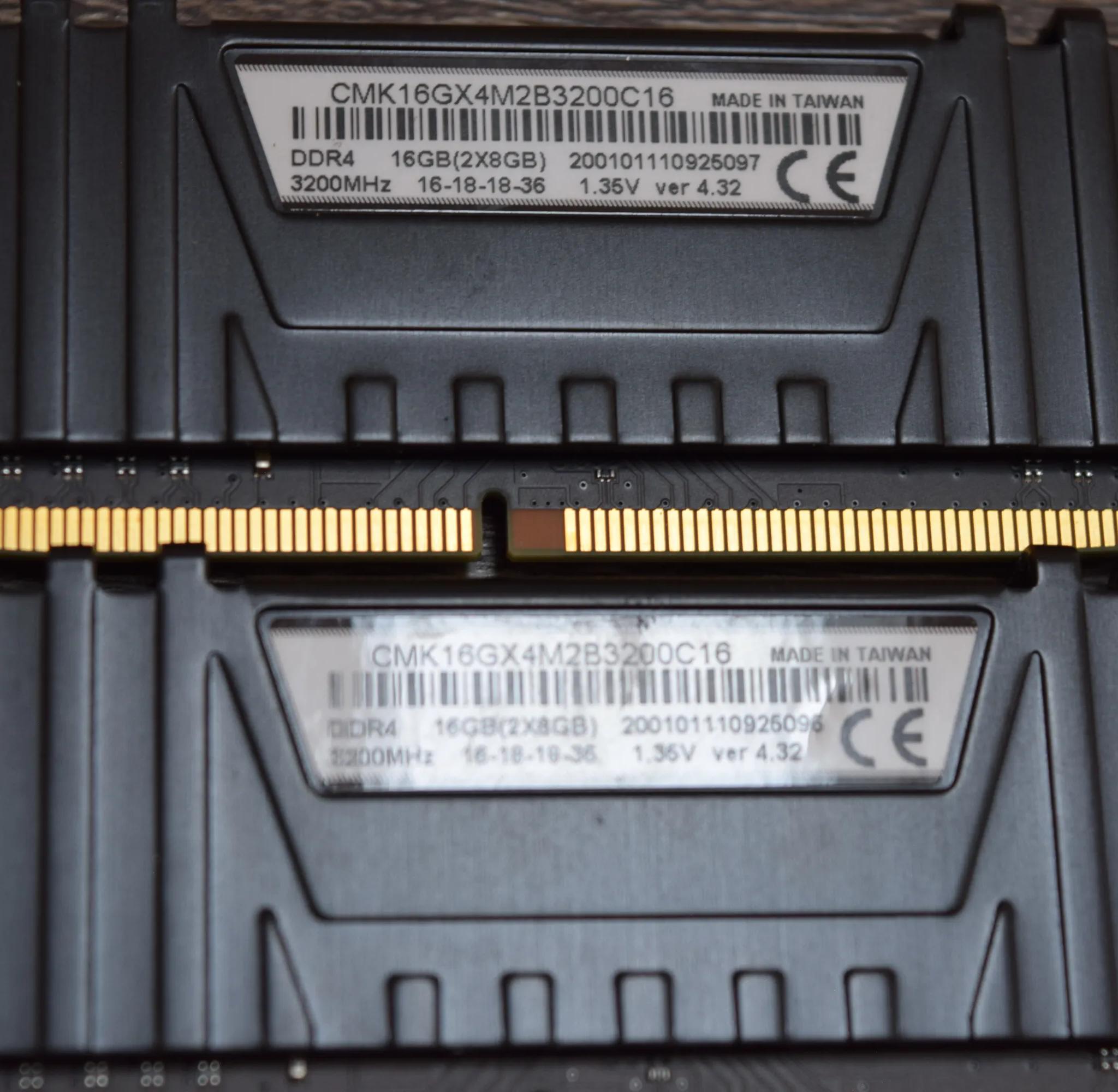 *USED* Corsair VENGEANCE® LPX 32GB (4 x 8GB) DDR4 DRAM 3200MHz CMK16GX4M2B3200C16