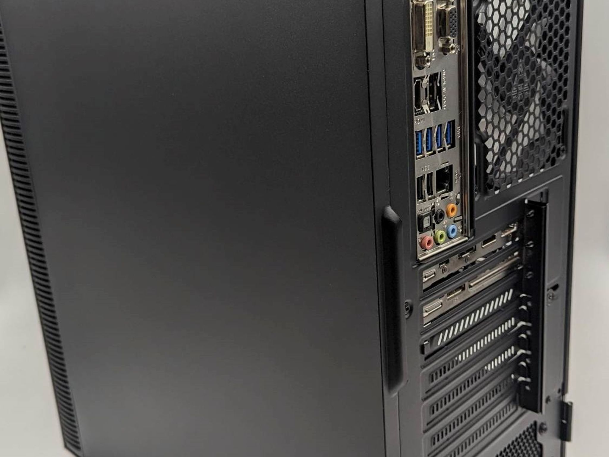 UCW Ready To Play Gaming PC: Custom Q170 Build (i7-7700 + RTX 2080)