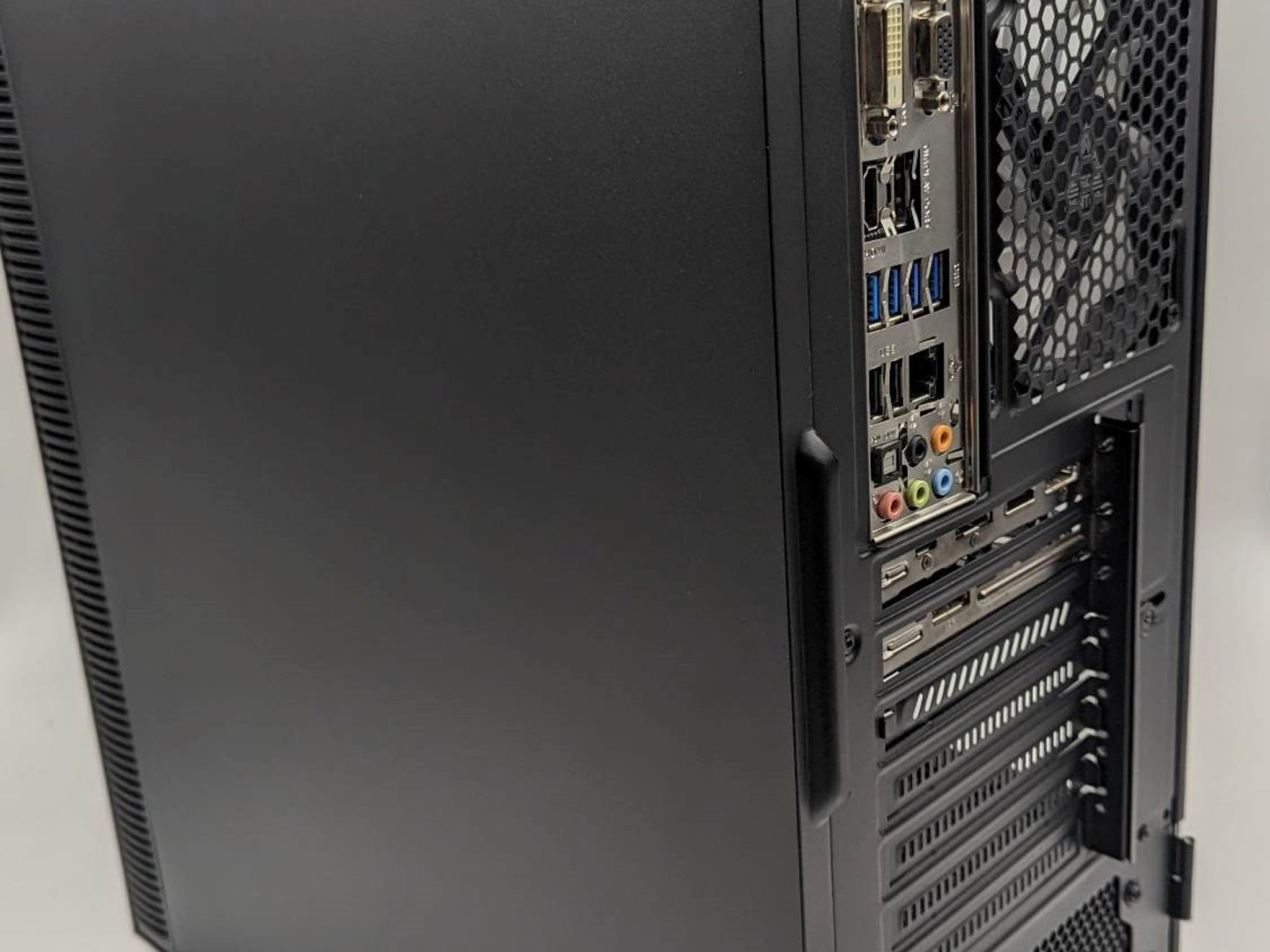 UCW Ready To Play Gaming PC: Custom Q170 Build (i7-7700 + RTX 2080)