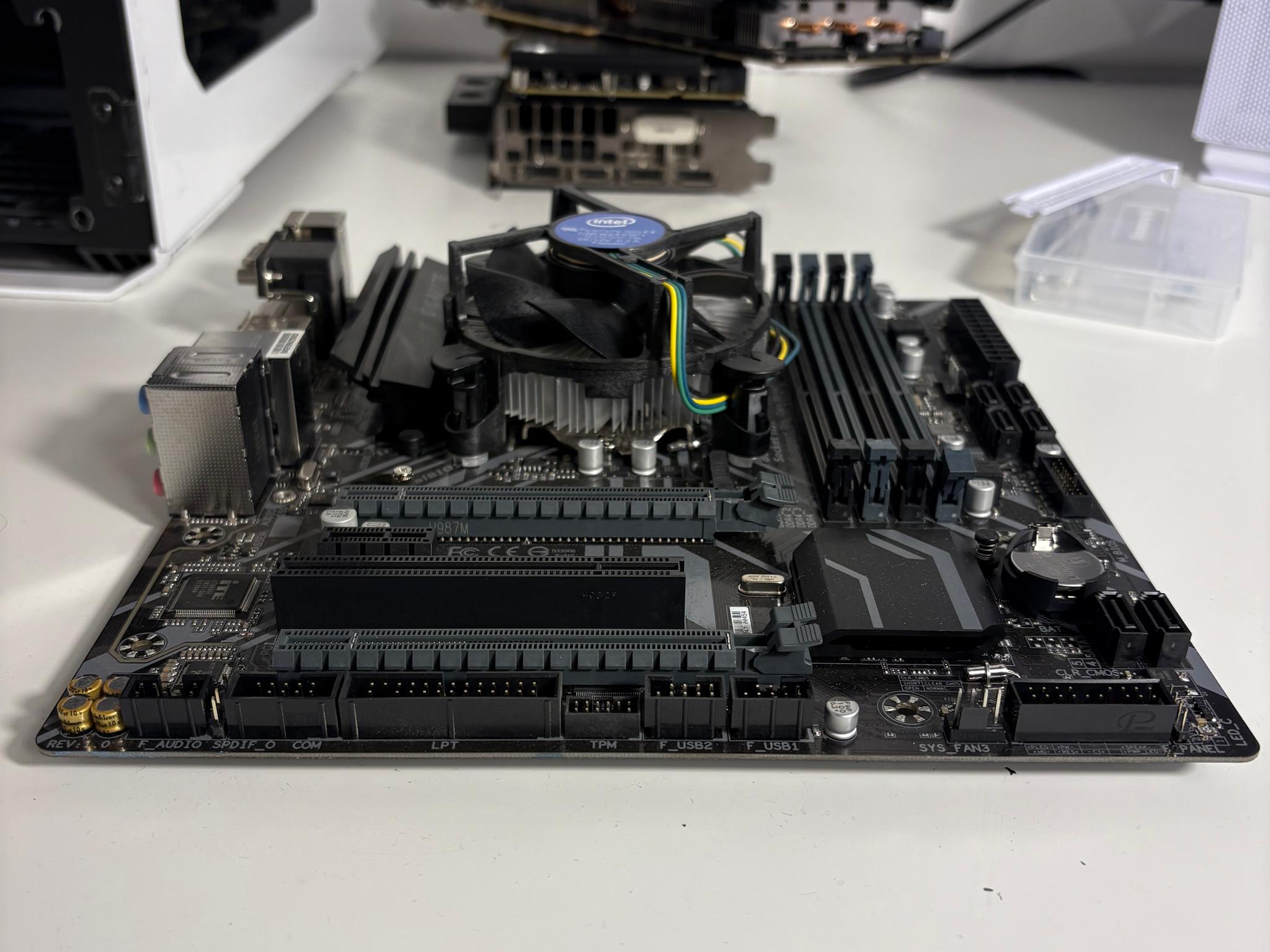Motherboard Combo - i5 9400, Gigabyte B360 D3H GSM