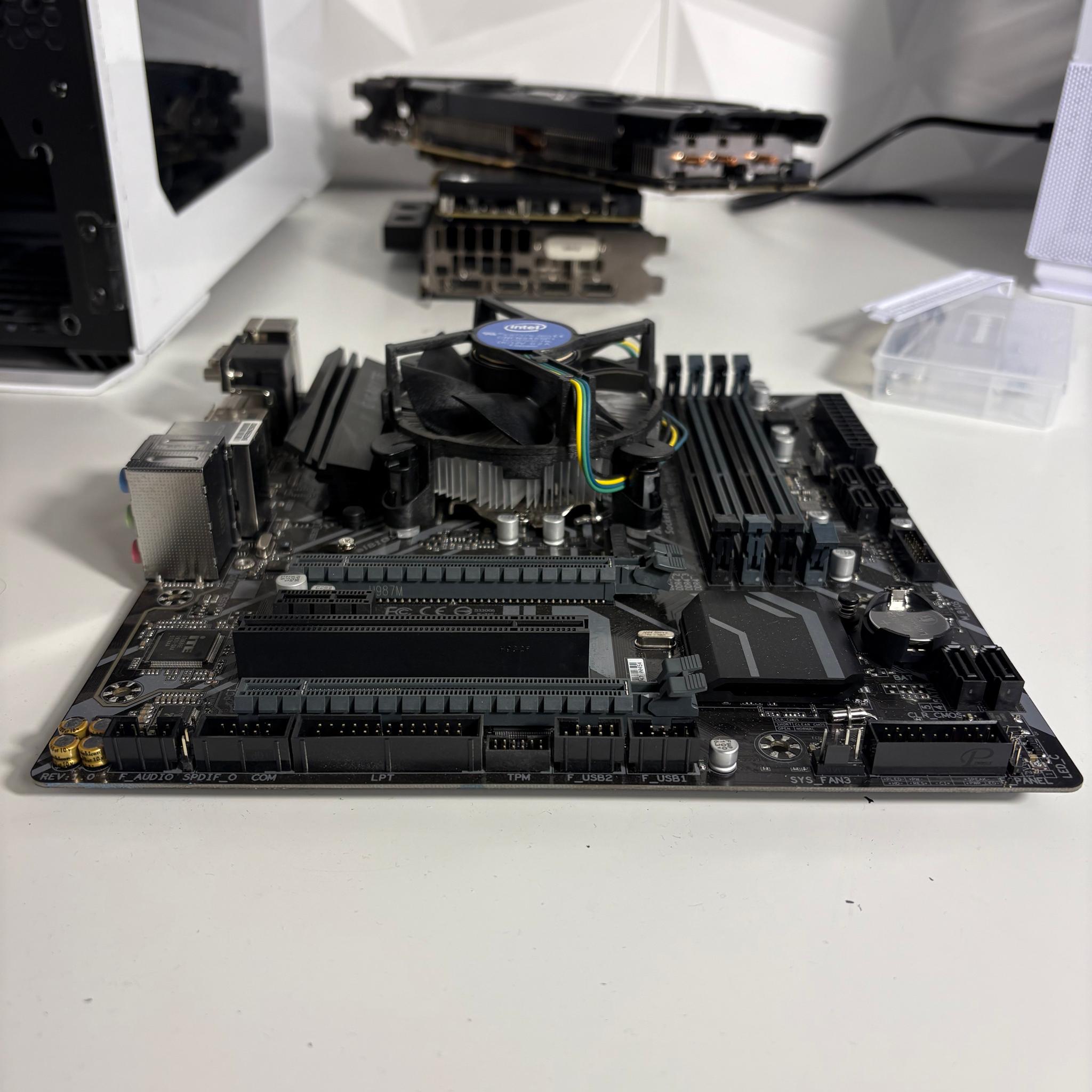 Motherboard Combo - i5 9400, Gigabyte B360 D3H GSM