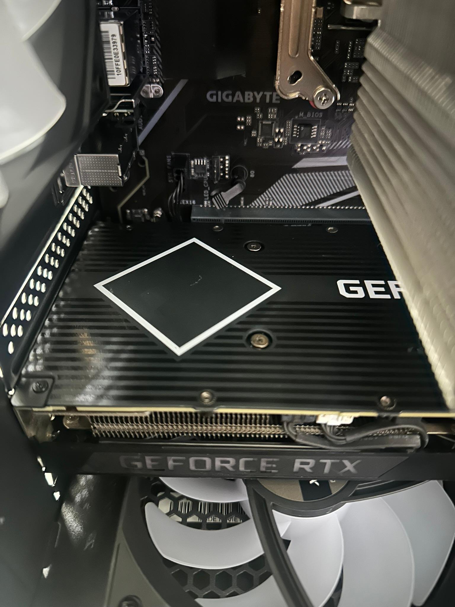 Ryzen 5 5500 / RTX 3060 Ti / 512GB NVME / 16GB RAM