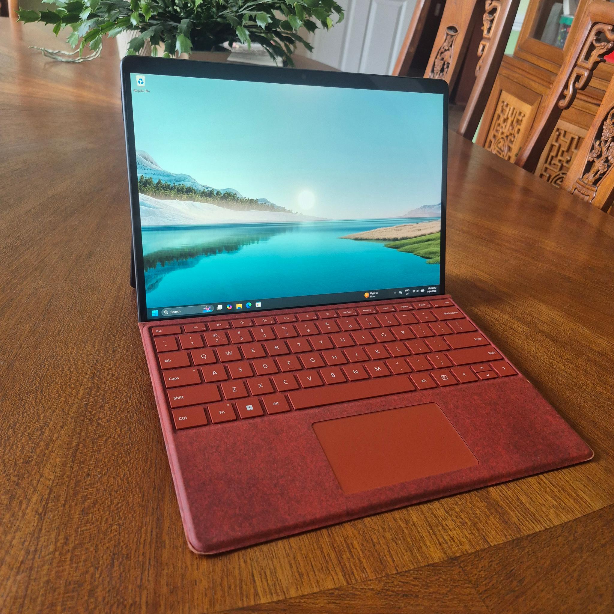 Microsoft Surface Pro 8 1TB SSD 16GB RAM Intel i7-1185G7 + Keyboard, Pen & Dock