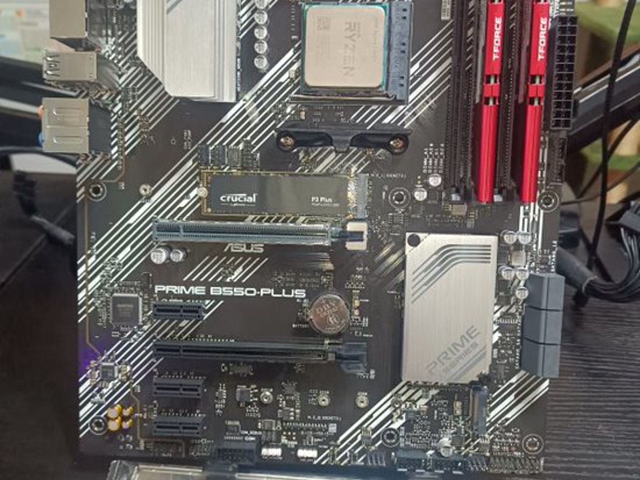 Combo Asus B550-Plus/ Ryzen 5 2600 W\ 16GB TForce DDR4 3200Mhz CL18 and 1 TB Crucial P3 M.2