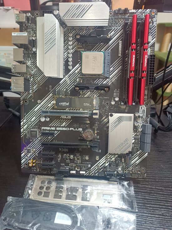Combo Asus B550-Plus/ Ryzen 5 2600 W\ 16GB TForce DDR4 3200Mhz CL18 and 1 TB Crucial P3 M.2