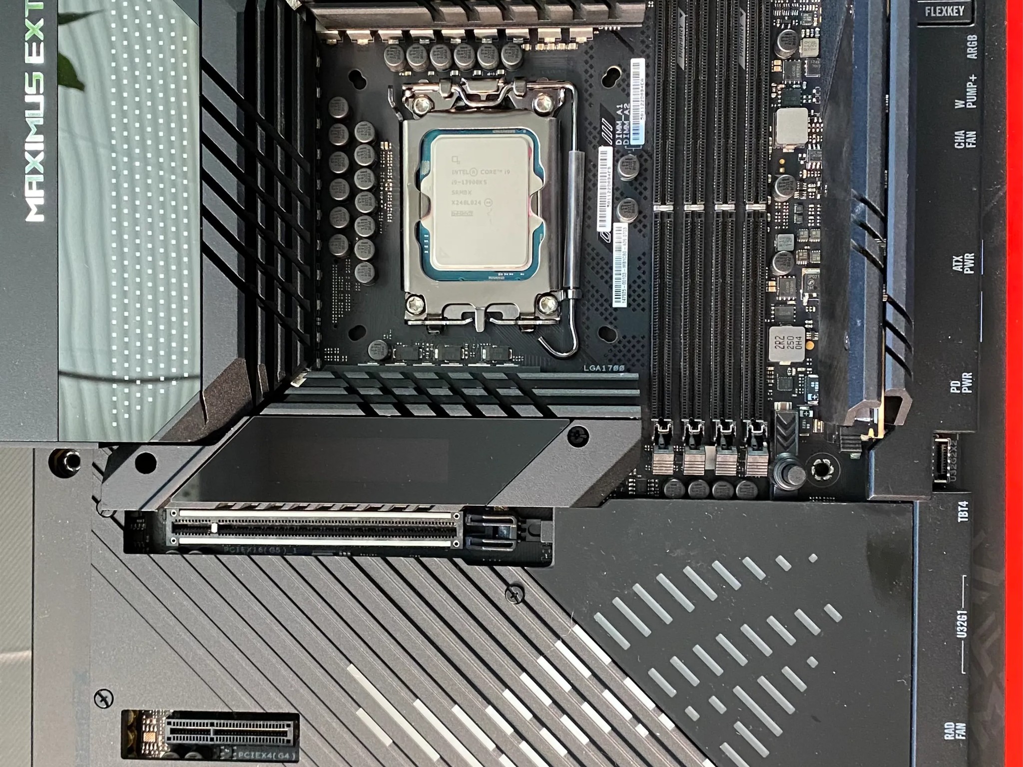 ROG Maximus Extreme Z790 Paired with Intel Core 19-13900KS