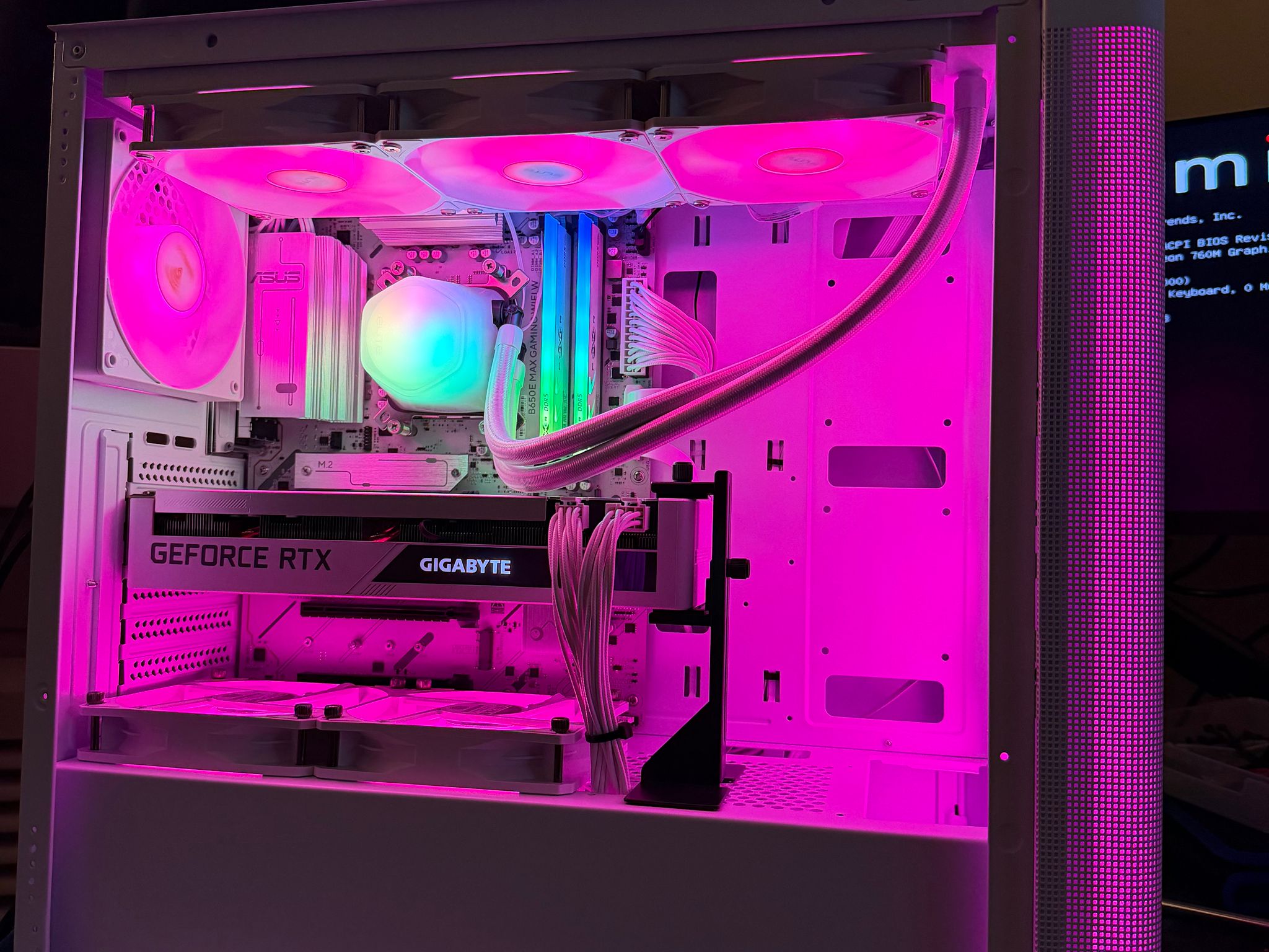🧊❄️ All White AM5 gaming build! Ryzen 5 8600G | 32GB DDR5 | 1TB NVME SSD | 3070 ❄️🧊