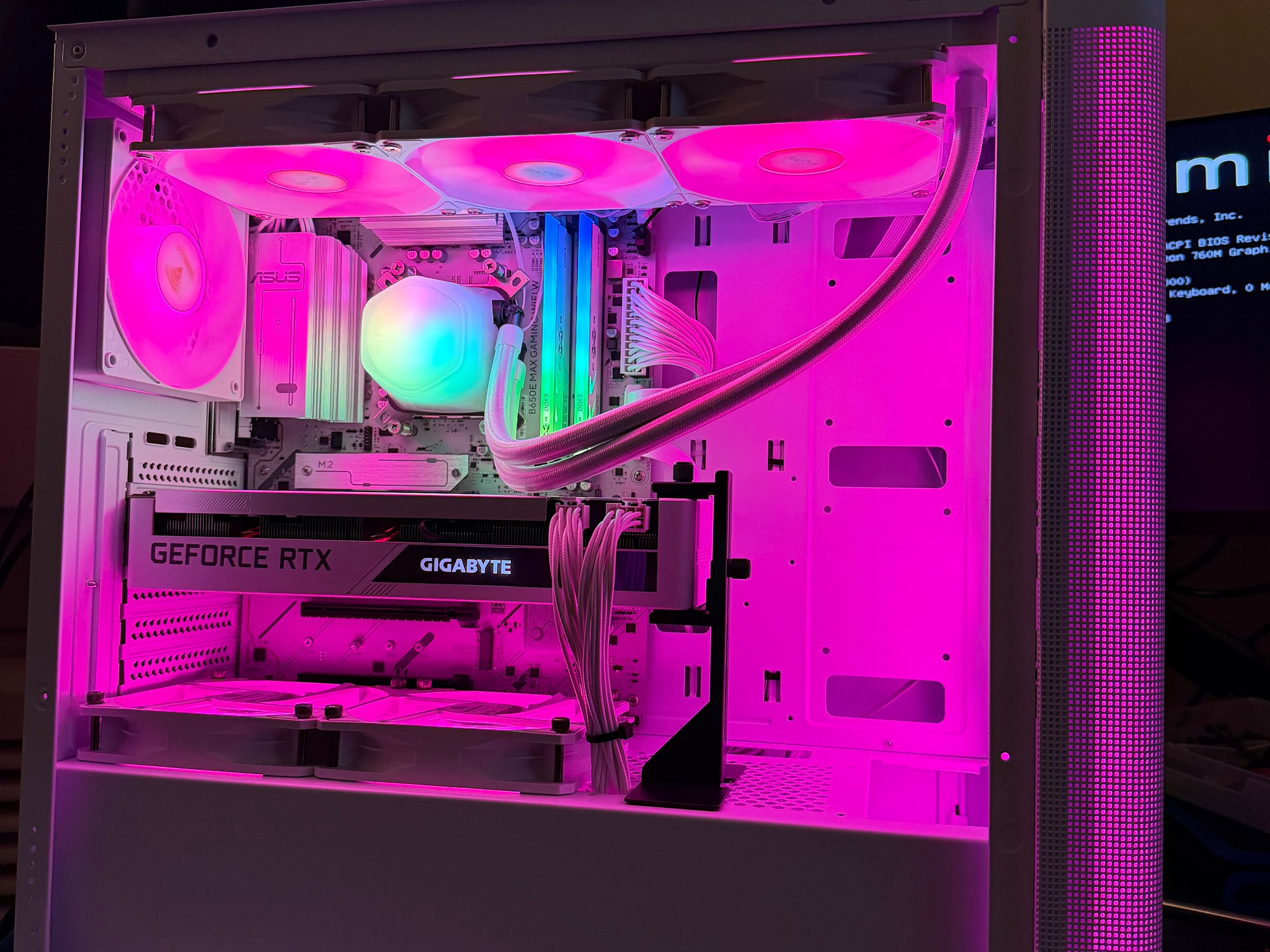 🧊❄️ All White AM5 gaming build! Ryzen 5 8600G | 32GB DDR5 | 1TB NVME SSD | 3070 ❄️🧊