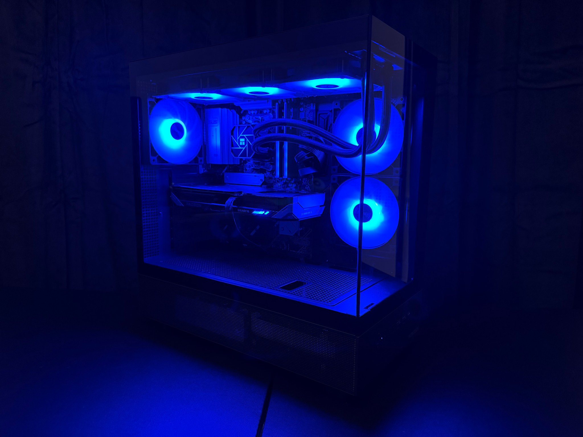 RX 9060 XT 16GB OC • RYZEN 7 9800X3D • B850 PLUS WIFI • 32GB DDR5 • 2TB SSD • 360MM AIO • NEW PC