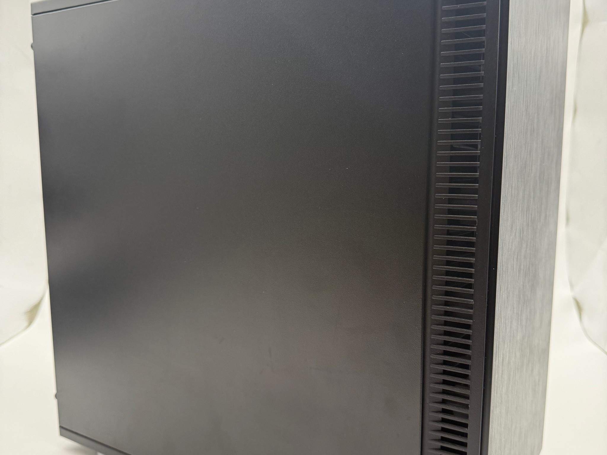 Ryzen 7 3800XT | 32GB RAM| 1.5TB SSD | Radeon Pro 8GB | 2x 24" Samsung Monitors