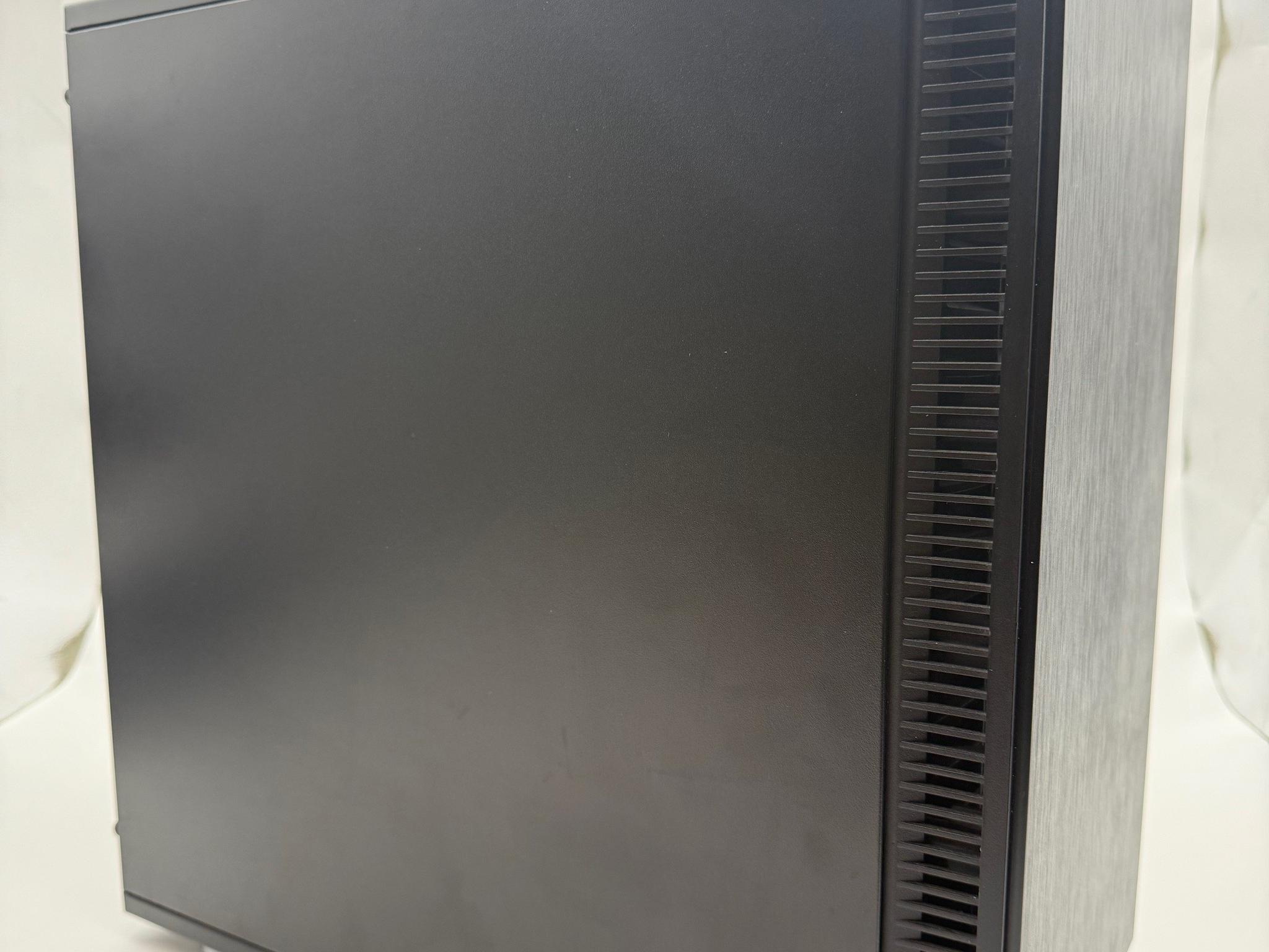 Ryzen 7 3800XT | 32GB RAM| 1.5TB SSD | Radeon Pro 8GB | 2x 24" Samsung Monitors