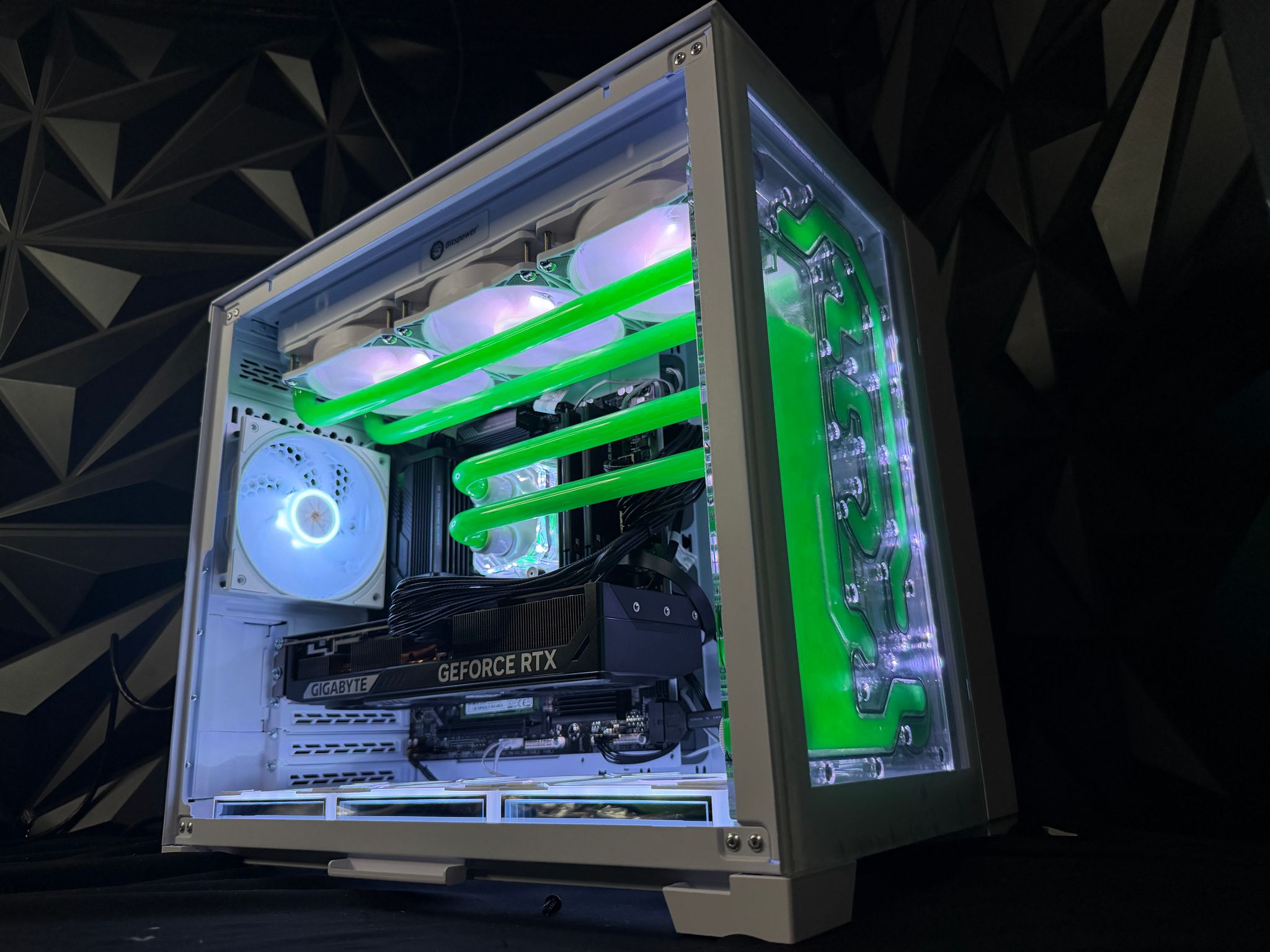 ☢️💚 GAMMA RAY 💚☢️7800X3D | RTX 5070| 2.25 TB NVMe| 32 GB DDR5| 850W Gold PSU