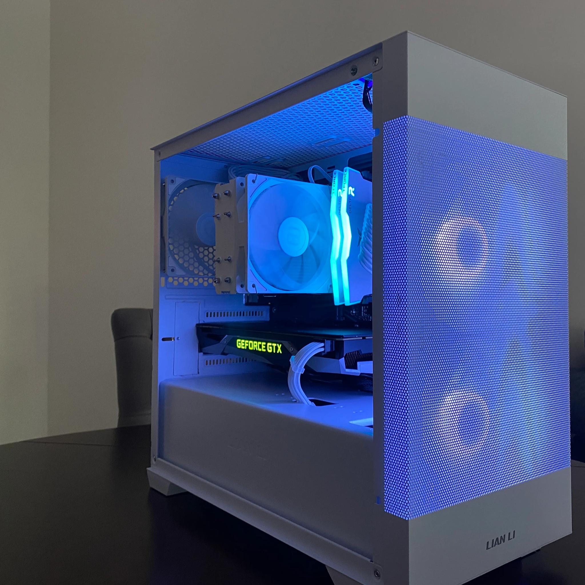 ⚪⚪SNOWFIELD⚪⚪ | 1080P Gaming BEAST! | GTX 1070 Founder's Edition 8GB, RYZEN 5, 16 GB RAM, 512 GB SSD
