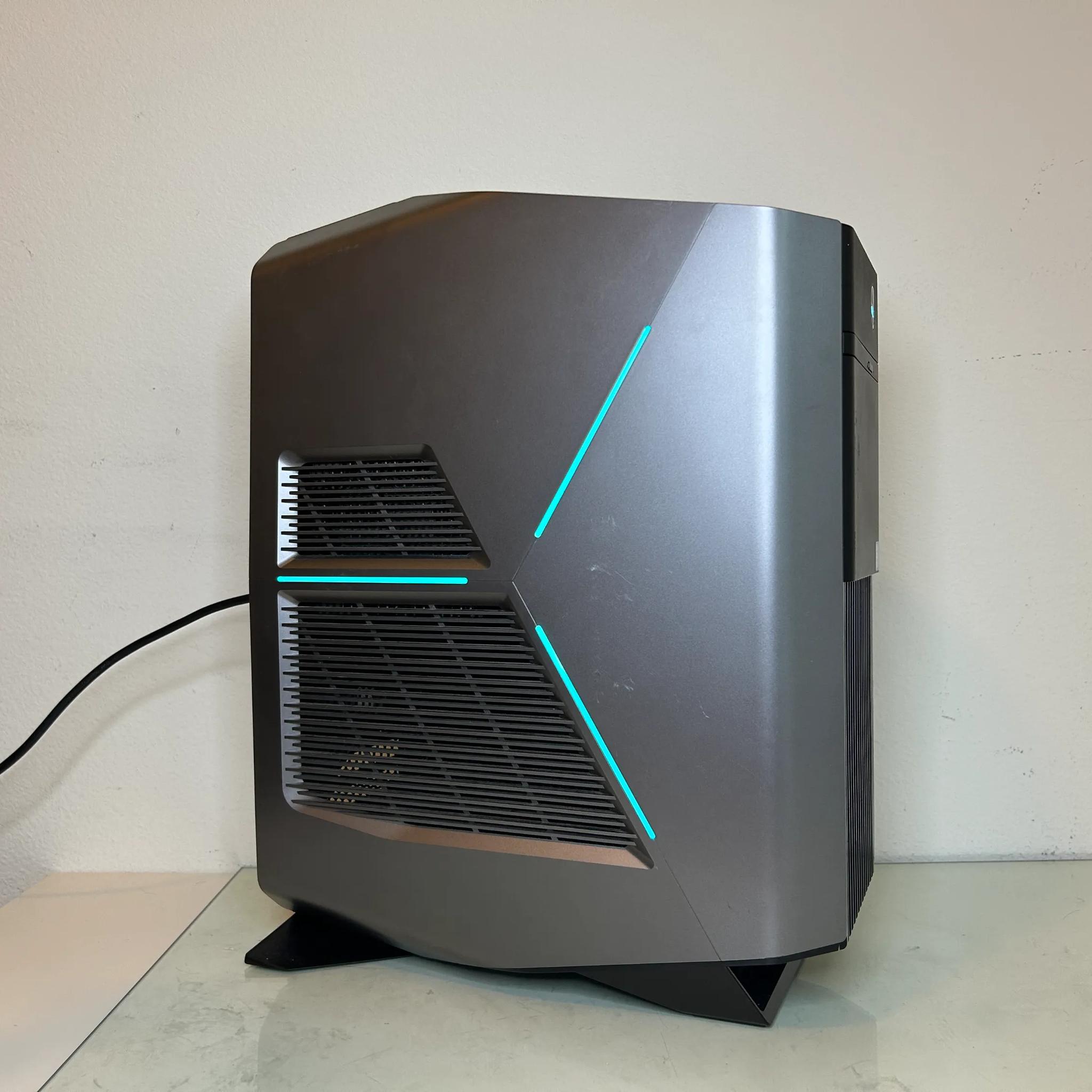 👽 i7 8700k / GTX 1080 / 32gb ddr4 / 500gb ssd+1tb hdd / ALIENWARE R7