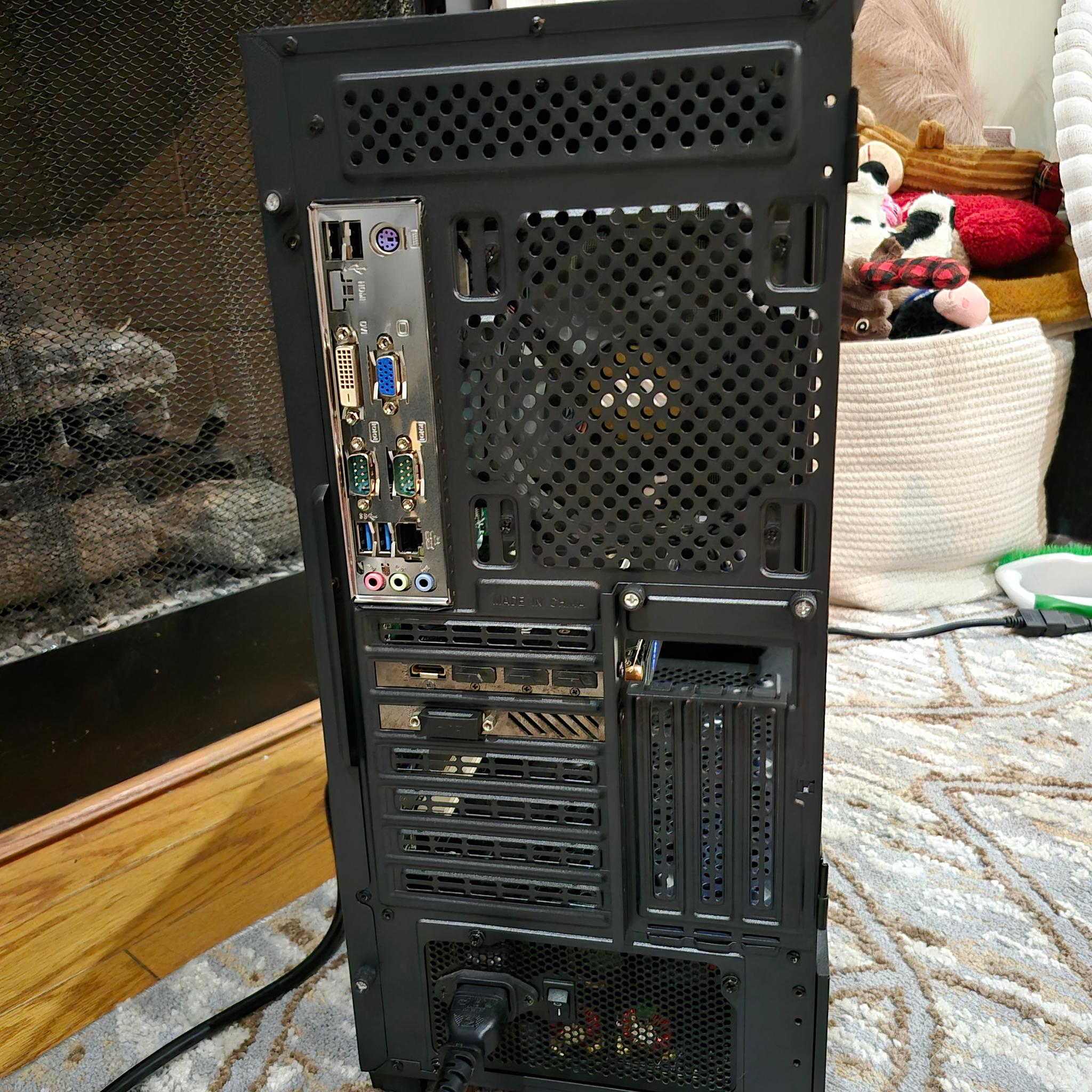 Budget Minimalist | 80 FPS Fortnite| i5-4590, 16GB RAM, 300GB SSD, AMD R9 390 8GB, Win10