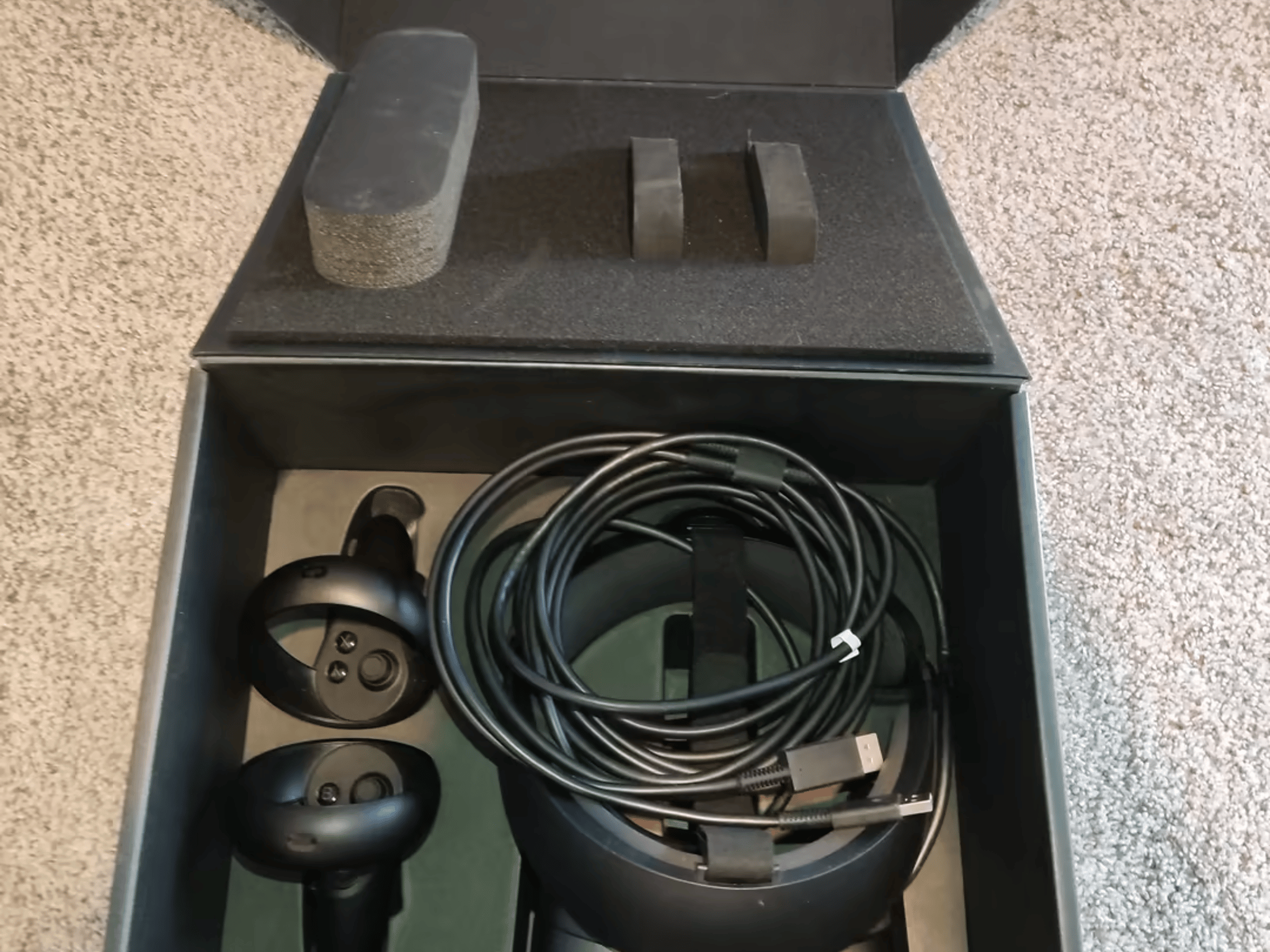 Oculus Rift S VR Headset with Controllers
