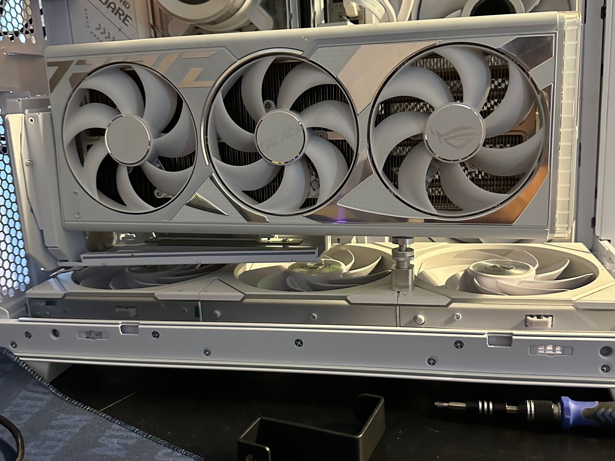 RTX 4090 Ryzen 9800X3D 64GB DDR5 4TB SSD Liquid Cooled White Build