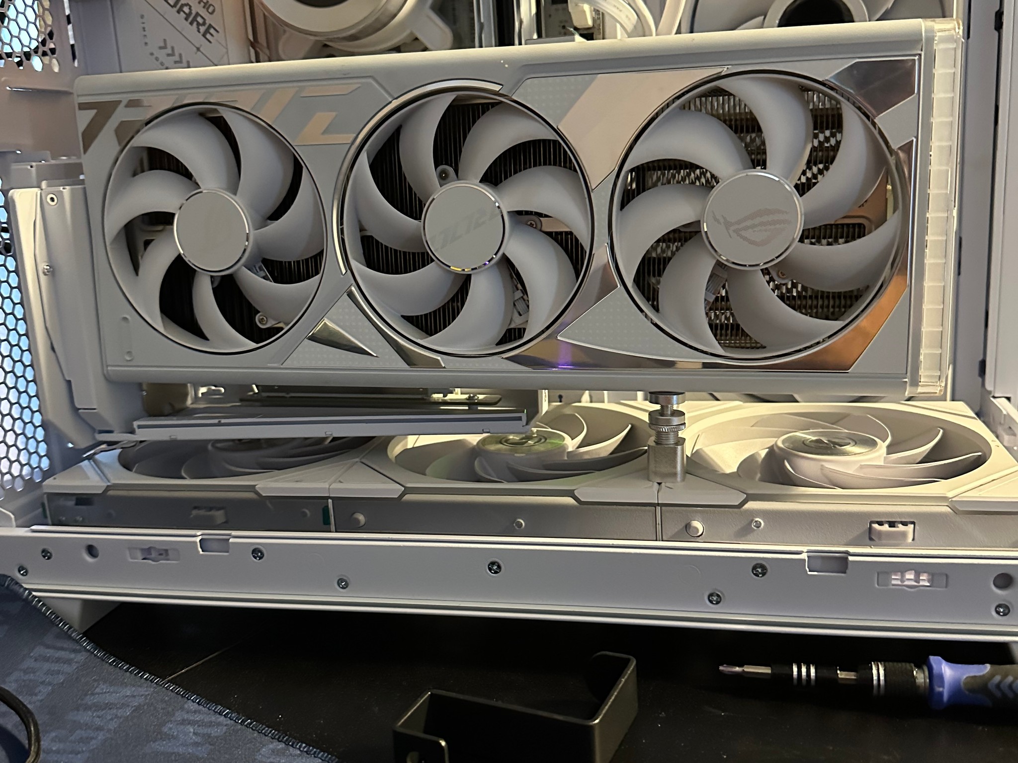 RTX 4090 Ryzen 9800X3D 64GB DDR5 4TB SSD Liquid Cooled White Build