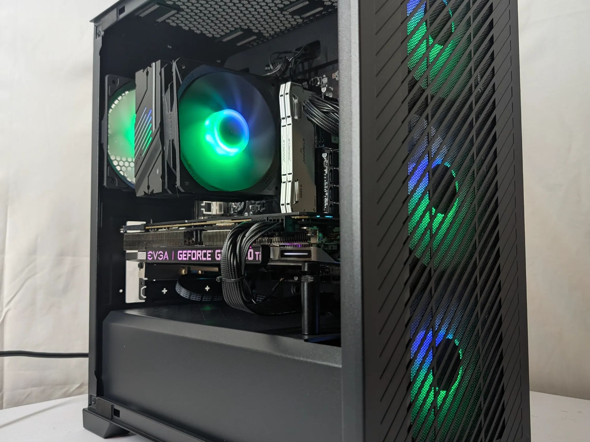 GTX 1080 TI 11GB | RYZEN 5 2600X | 16GB DDR4 | 500GB NVME | WIFI+BT