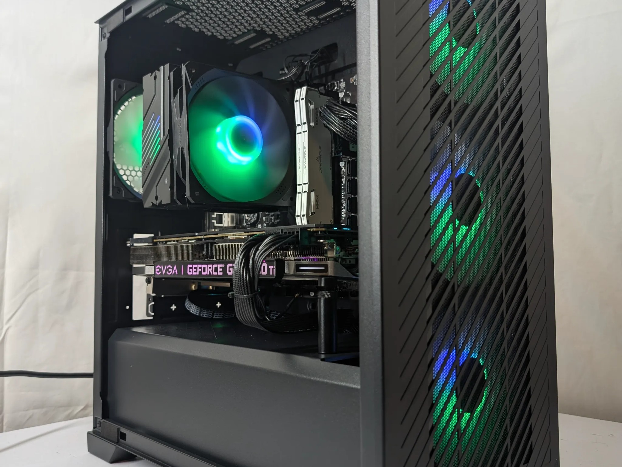 GTX 1080 TI 11GB | RYZEN 5 2600X | 16GB DDR4 | 500GB NVME | WIFI+BT