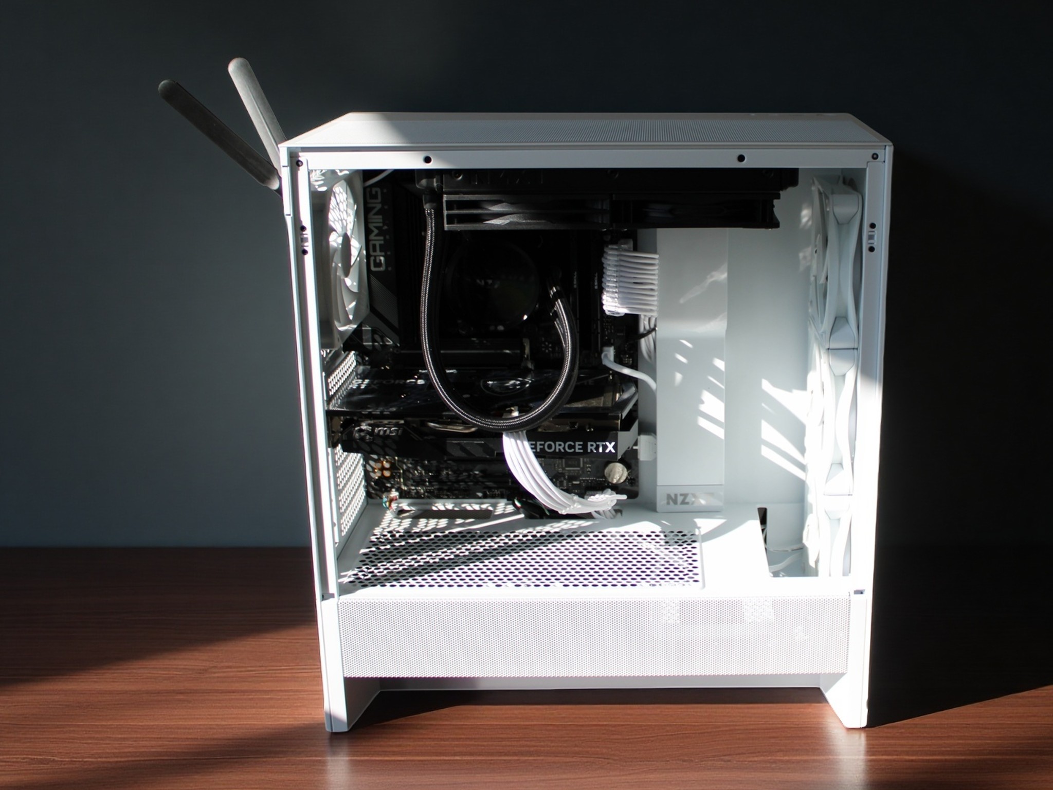 Super Smooth NZXT AM5 | Ryzen 7 7700X | GeForce RTX 4060 | 32GB G.Skill DDR5 | 2TB PNY M....