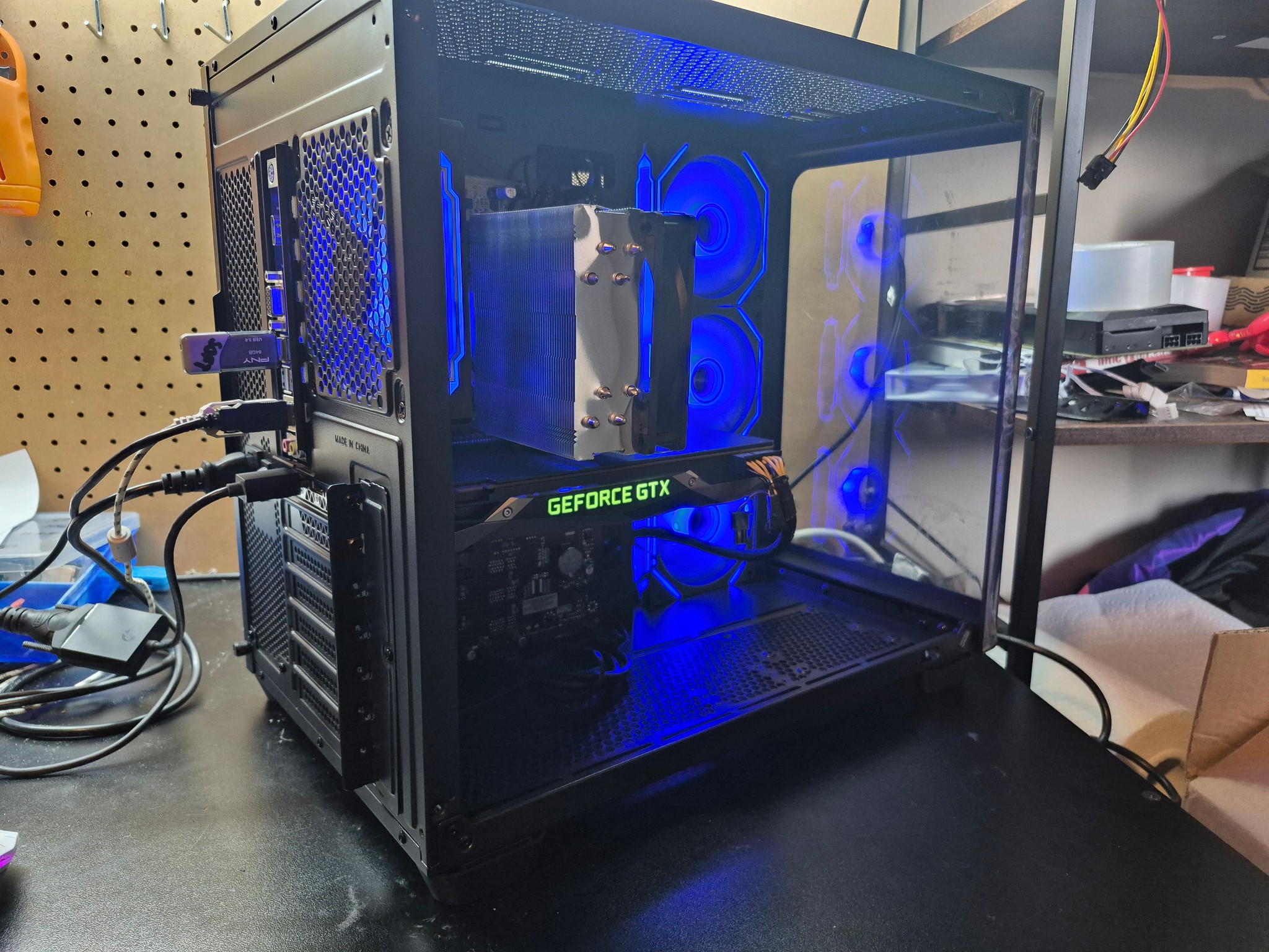 Curved Glass! i7-8700, GTX 1080 Ti, 32GB DDR4, 500GB SSD, Win11, WiFi