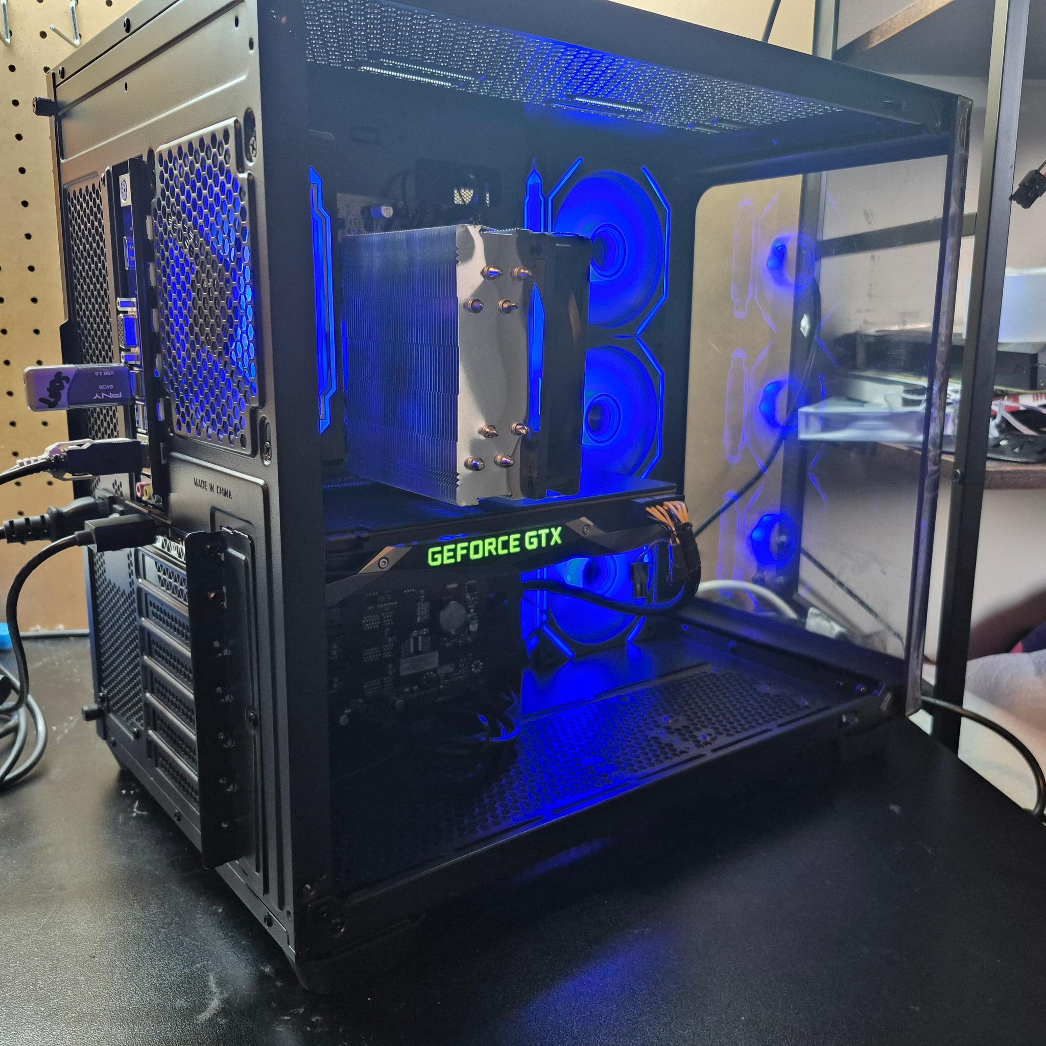 Curved Glass! i7-8700, GTX 1080 Ti, 32GB DDR4, 500GB SSD, Win11, WiFi