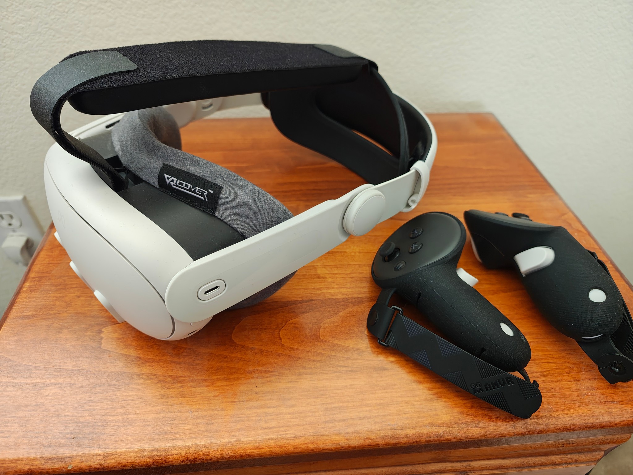 Meta Quest 3 - 128GB - Plus Zyber Comfort Strap, VRCover Facial Interface, and AMVR Controller Grips