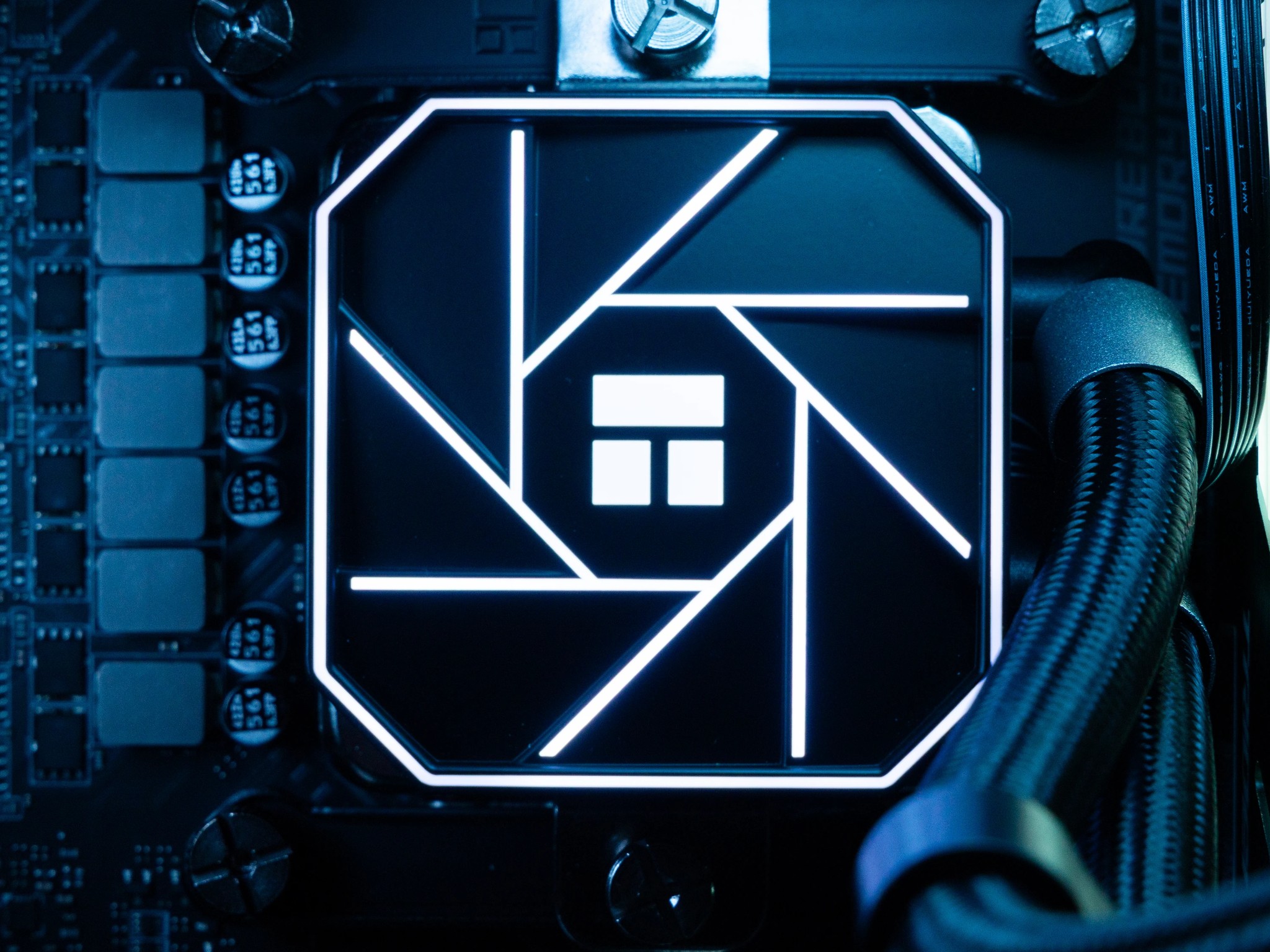 🐺 Cerberus 🐺 AMD RX 5700 XT / Intel Core i5-12500 / 1TB NVME / 32GB Ram / 240 AIO / Windows 11 Pro