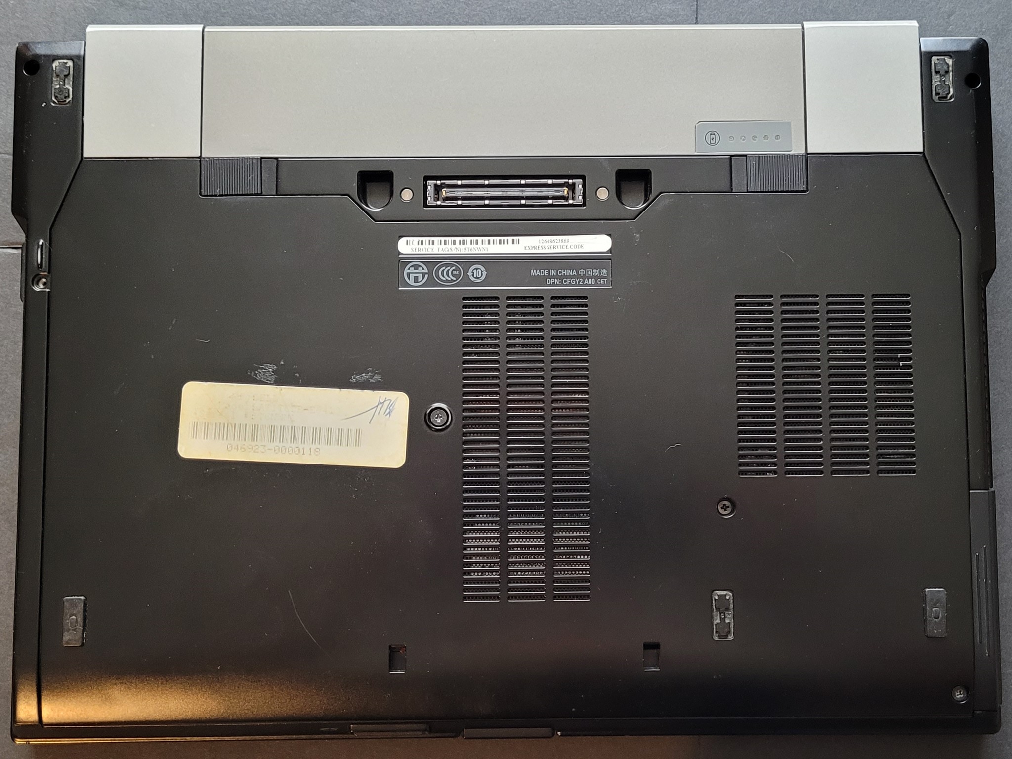 Dell Latitude E6410 Intel Core i7-620M 4GB RAM 320GB HDD MX Linux Charger 2x Batteries