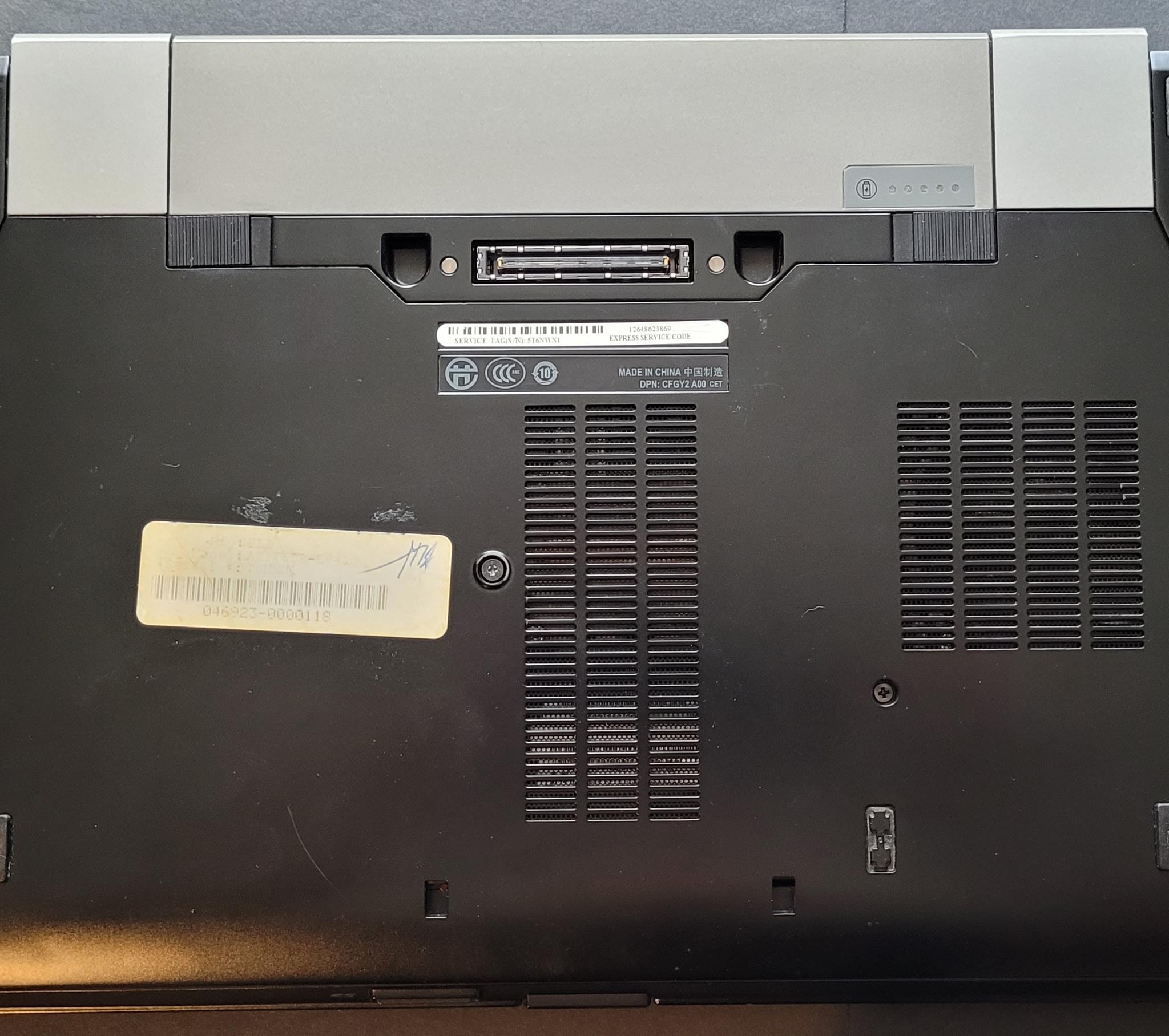 Dell Latitude E6410 Intel Core i7-620M 4GB RAM 320GB HDD MX Linux Charger 2x Batteries