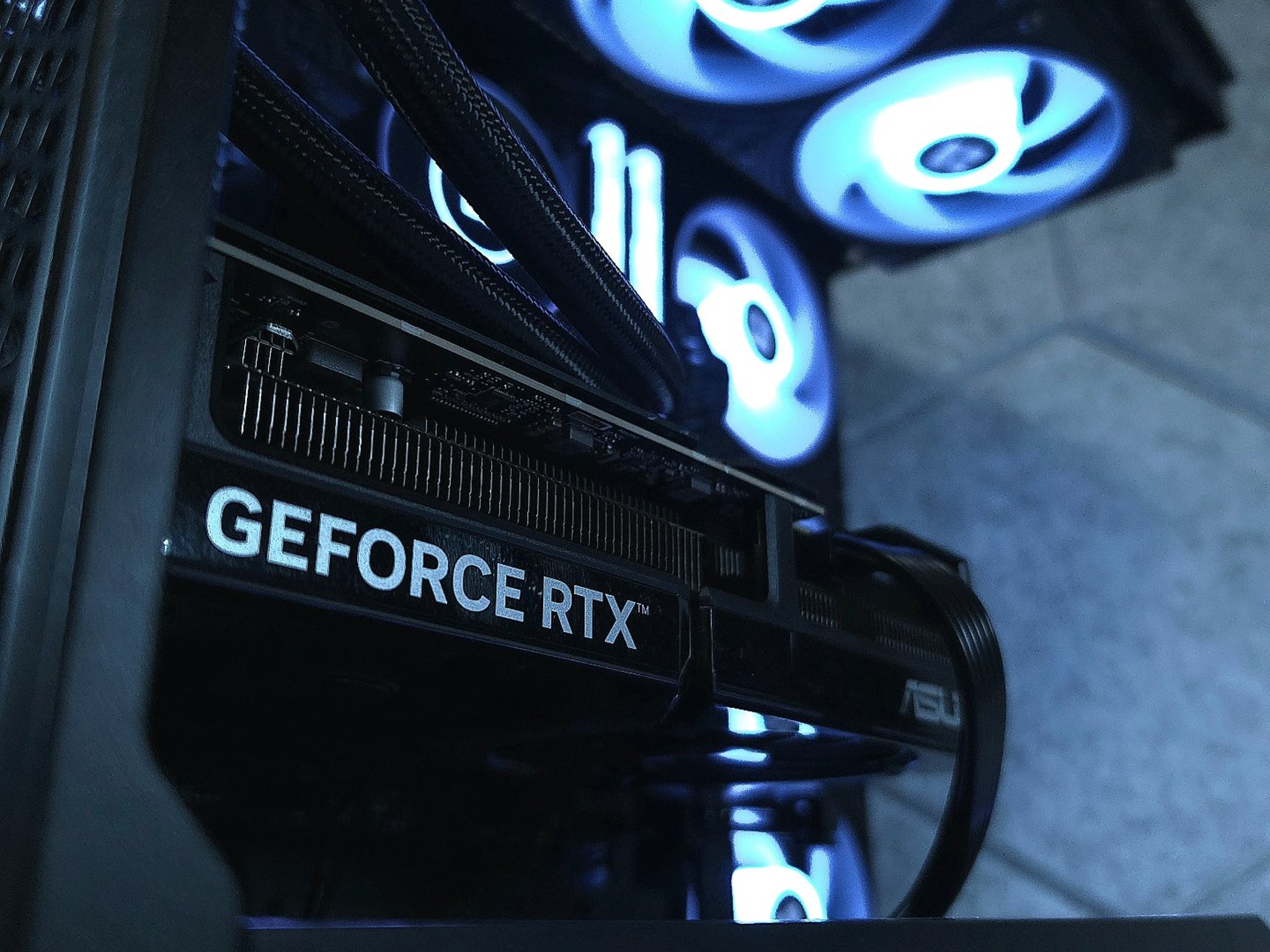 ASUS RTX 5070 🖤 Ryzen 7 9800X3D
