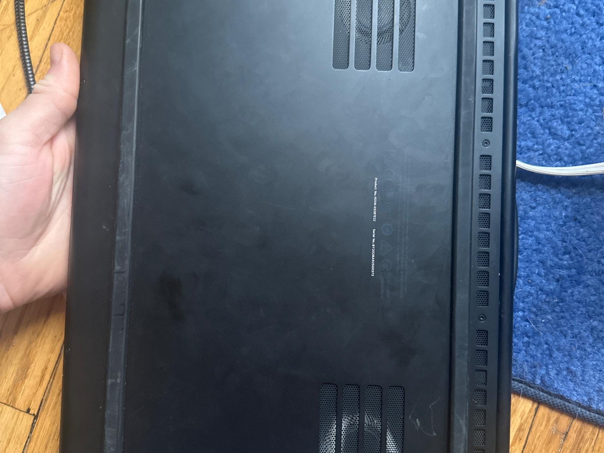 Razer Blade 15 2070, 2 Broken USB Ports so I will throw in a free USB hub.