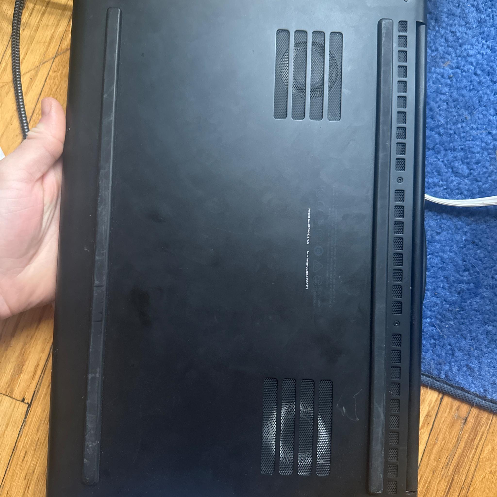 Razer Blade 15 2070, 2 Broken USB Ports so I will throw in a free USB hub.