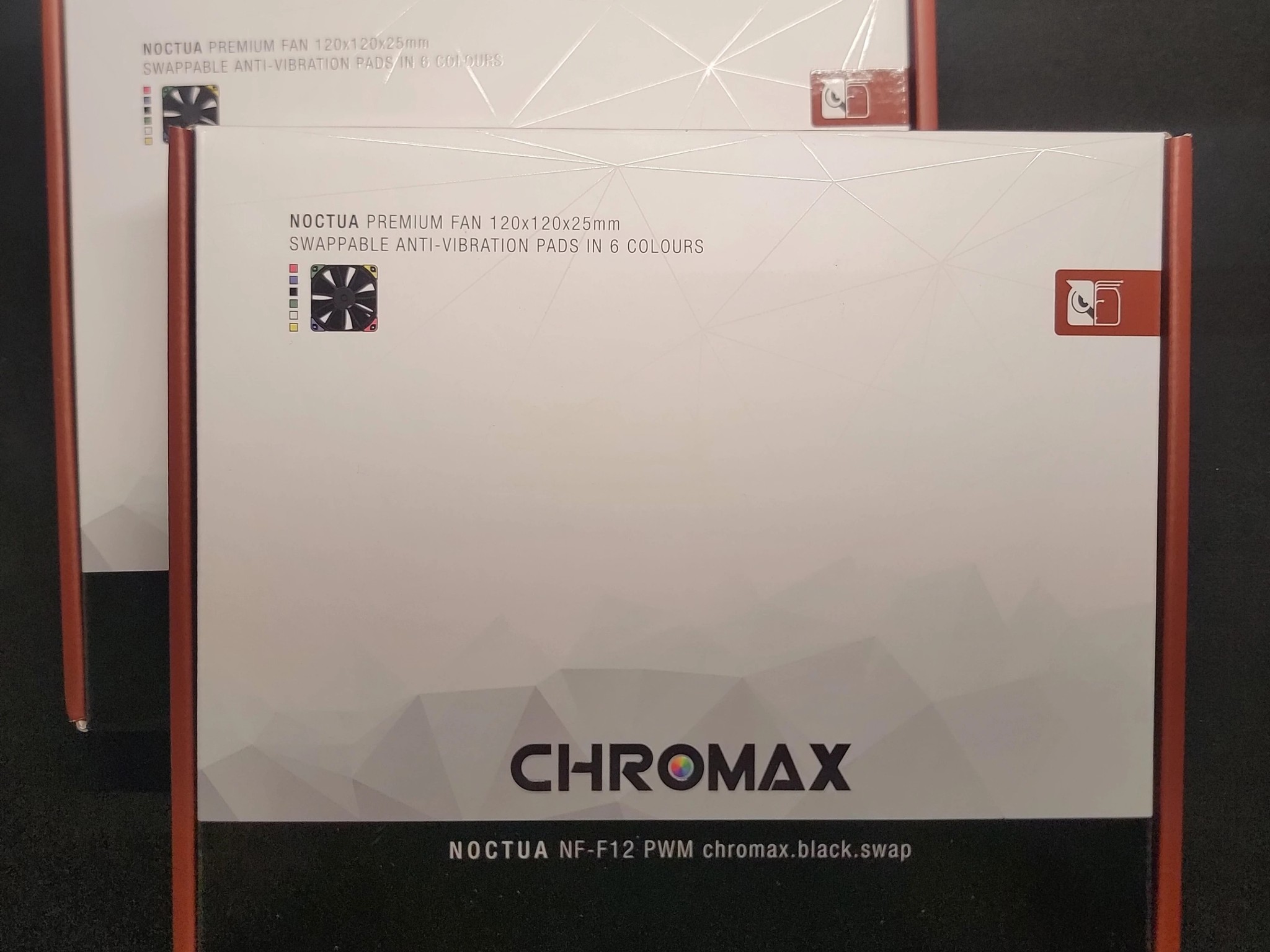 Chromax black Noctua fans x2