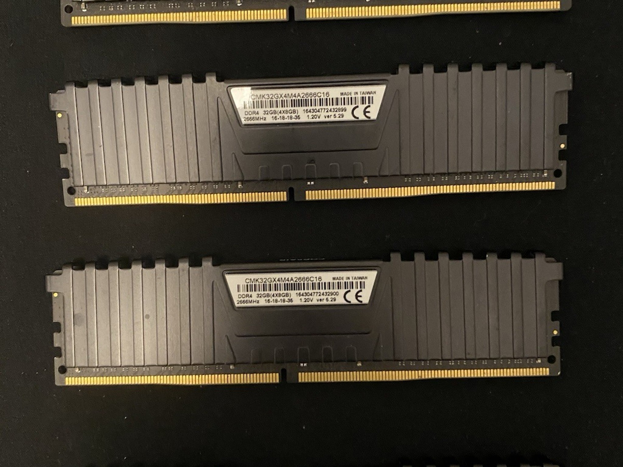 Corsair Vengeance LPX DDR4 32GB(4x8GB) all 4 Sticks