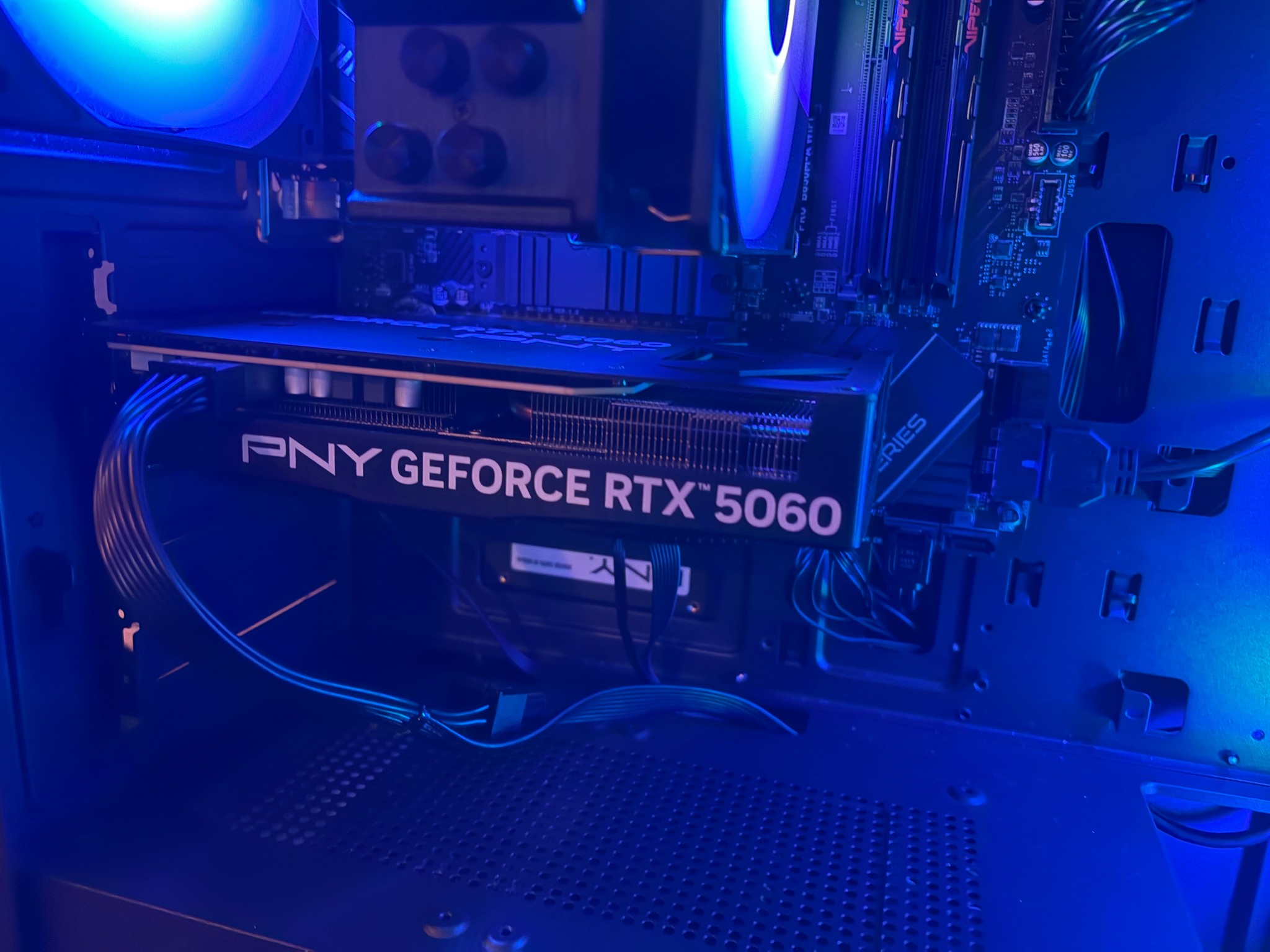 Ryzen 5 7600X / RTX 5060 Gaming PC | 16GB DDR5 | Dual SSDs | Wi-Fi + RGB