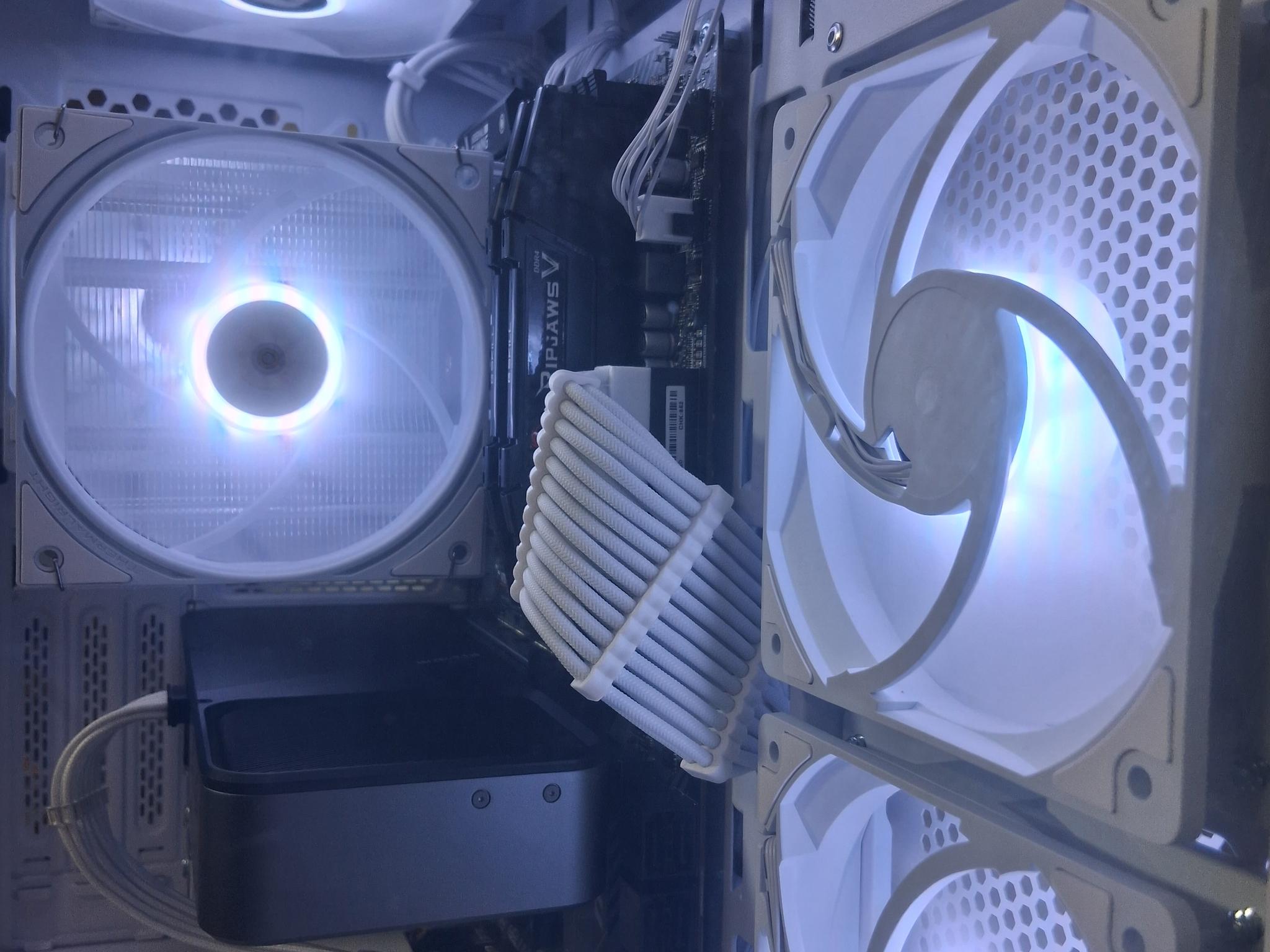 UDGX Signature Series – Ryzen 7 + RTX 3070 FE | White ARGB | Windows 11 Ready